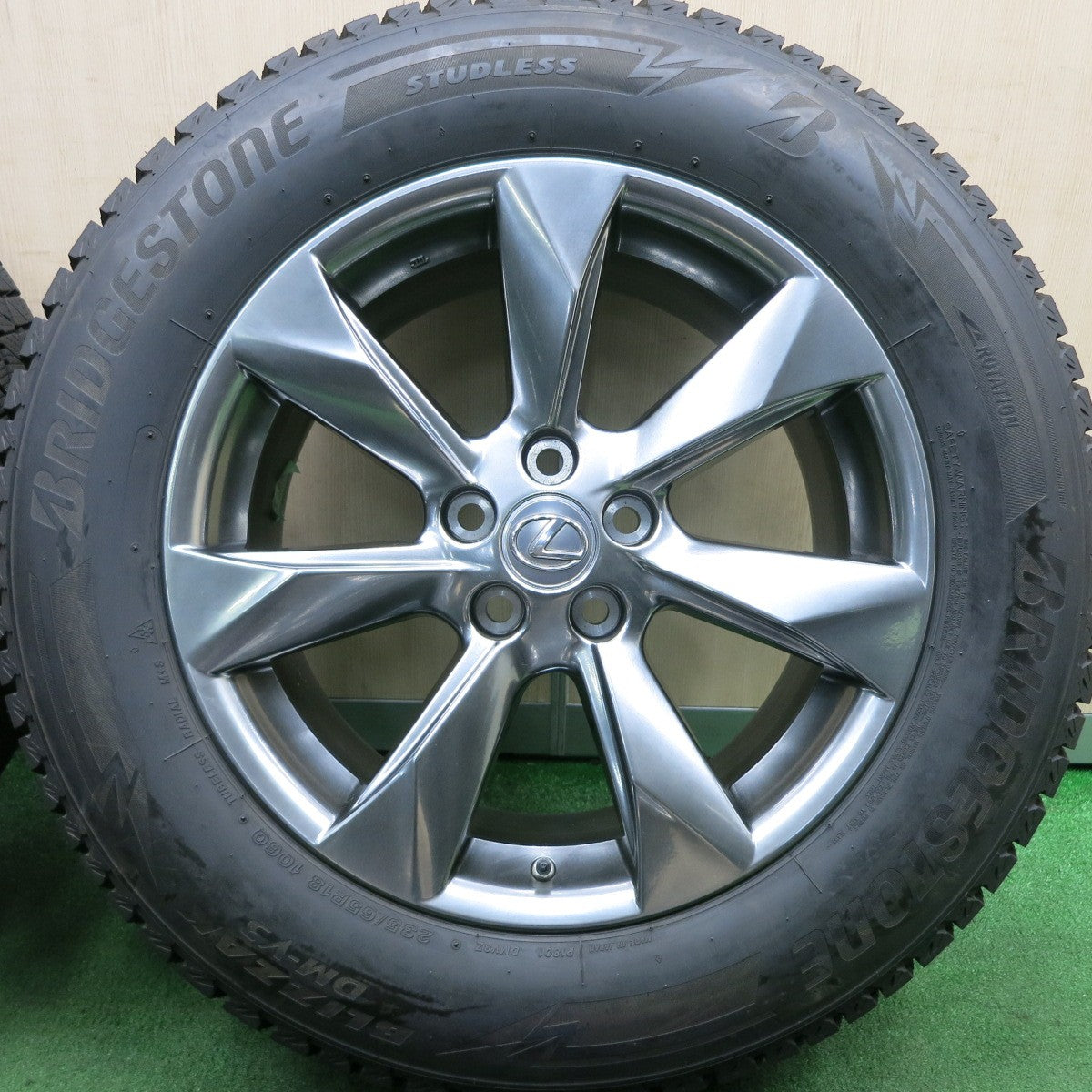 *送料無料* 超バリ溝！21年！綺麗！ほぼ10分★レクサス 20系 RX450h 純正 235/65R18 スタッドレス ブリヂストン ブリザック DM-V3 PCD114.3/5H★4033001HAス