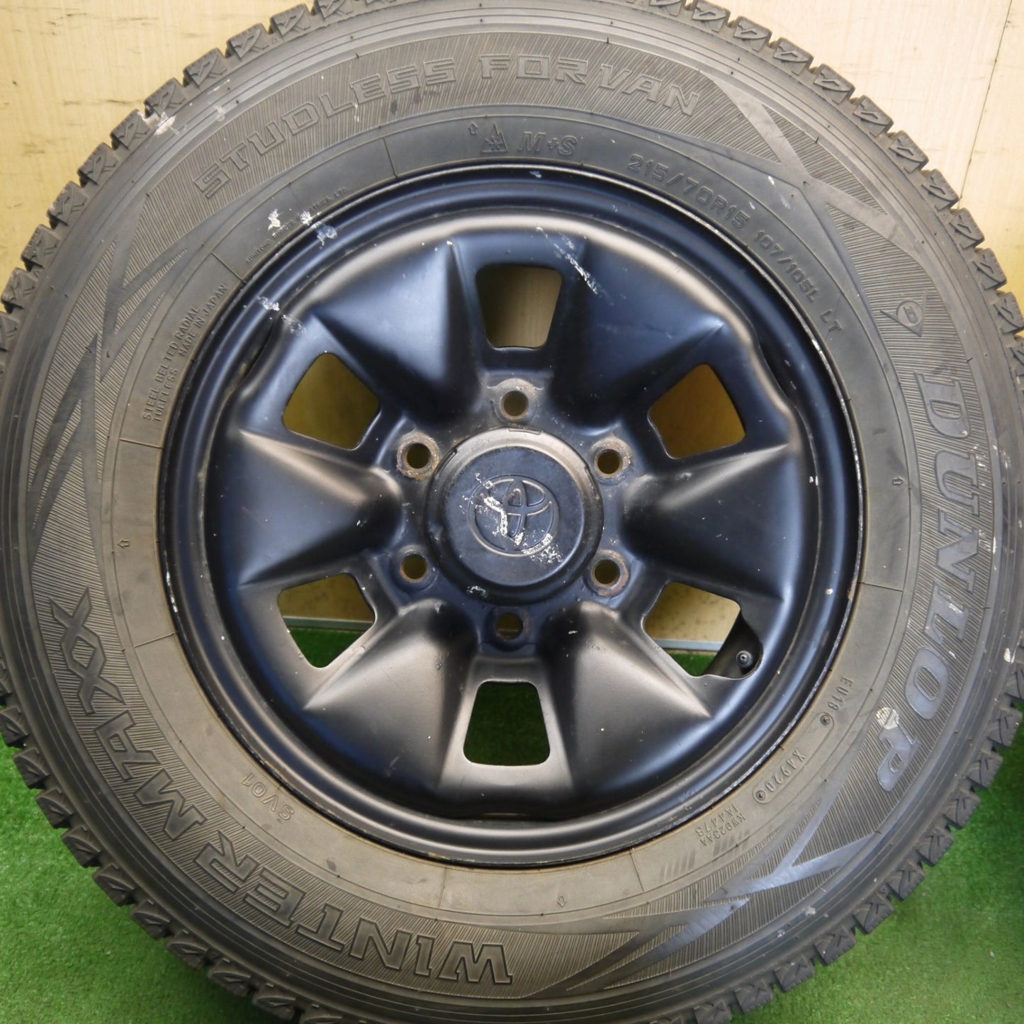 バリ溝！9.5分◎トヨタ 100系 ハイエース 純正 スチール 215/70R15 107/105L スタッドレス ダンロップ ウインターマックス SV01 15インチ PCD139.7/6H◎6062903Hス