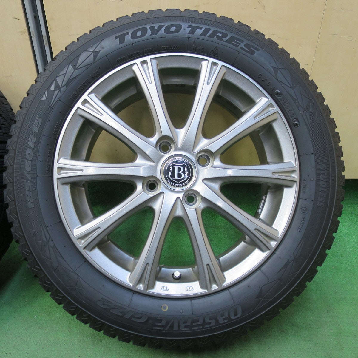 バリ溝！9分★スタッドレス 185/60R15 トーヨー オブザーブ GIZ2 BRANDLE-LINE ブランドルライン 15インチ PCD100/4H★5080401イス