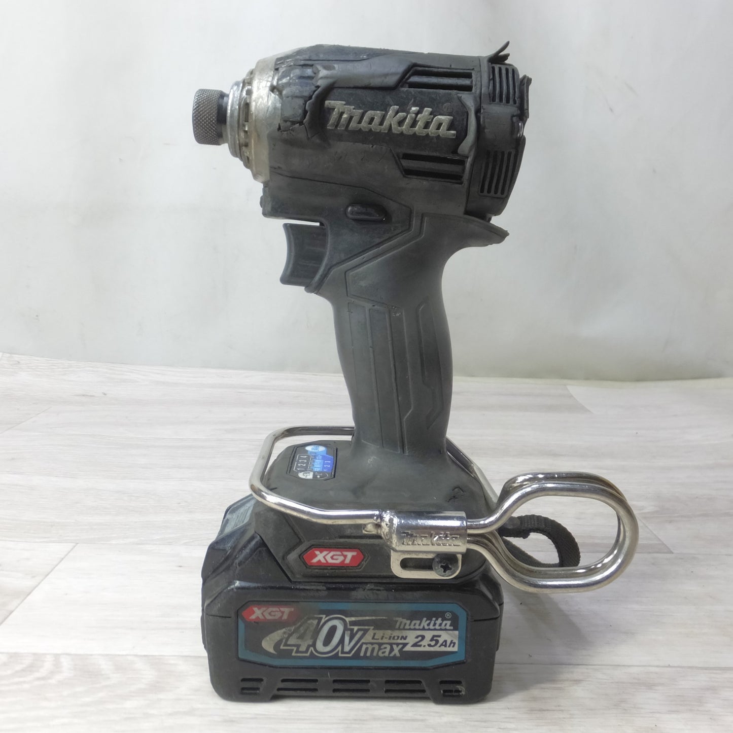 [送料無料] ◆makita マキタ 充電式インパクトドライバ TD001G 40V バッテリー2個 充電器付き 電動工具◆
