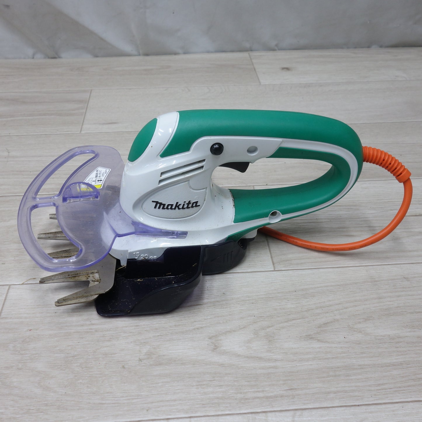 [送料無料] キレイ◆マキタ 160mm 芝生 バリカン MUM1600 コード式 芝刈り機 芝刈機 100V makita◆