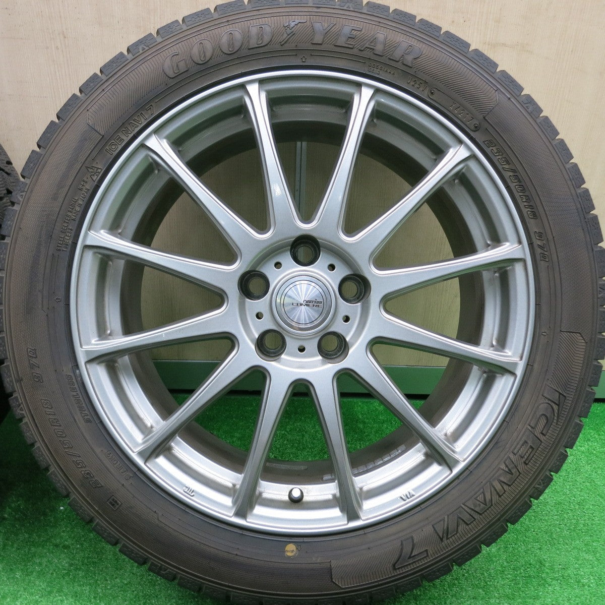 [送料無料] バリ溝！キレイ！9.5分★スタッドレス 235/50R18 グッドイヤー アイスナビ7 ravrion LUMIERE ラブリオン 18インチ PCD114.3/5H★4091502HAス