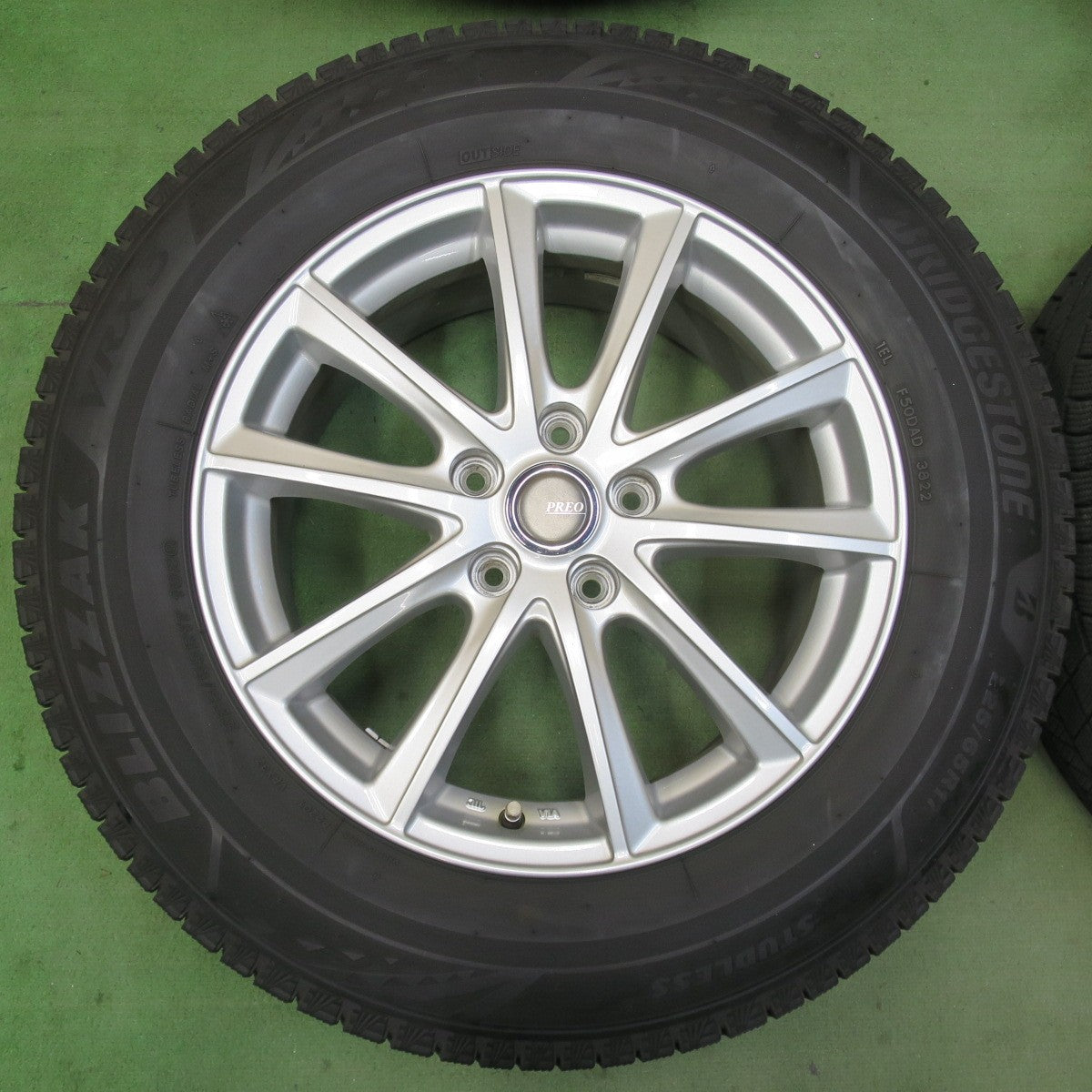バリ溝！22年！キレイ！9分★スタッドレス 225/65R17 ブリヂストン ブリザック VRX3 PREO プレオ 17インチ PCD114.3/5H★5112201イス
