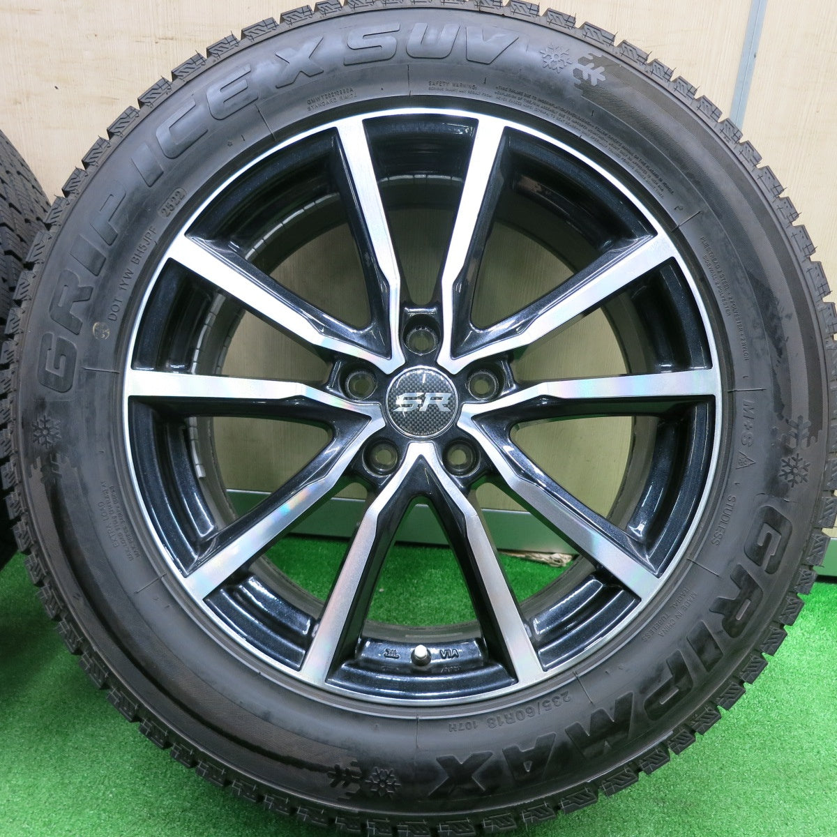 [送料無料] バリ溝！22年！9.5分★スタッドレス 235/60R18 グリップマックス GRIP ICE X SUV STRANGER ストレンジャー 18インチ PCD114.3/5H★4101801HAス