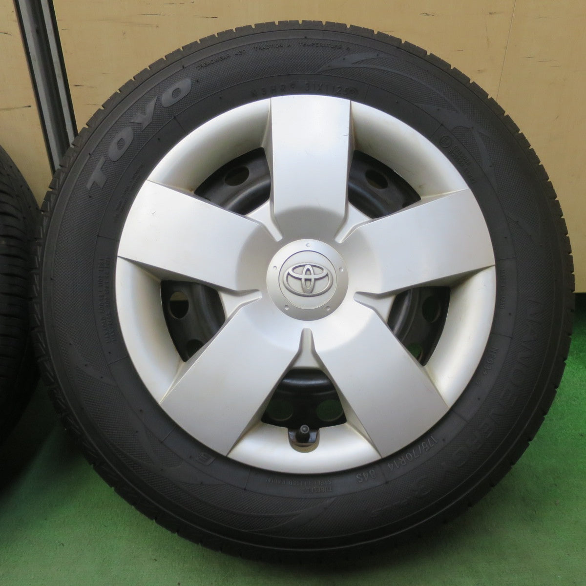 バリ溝！25年！9.5分★トヨタ ポルテ 純正 スチール 175/70R14 トーヨー ナノエナジー3 プラス 14インチ PCD100/4H★6042709イノ