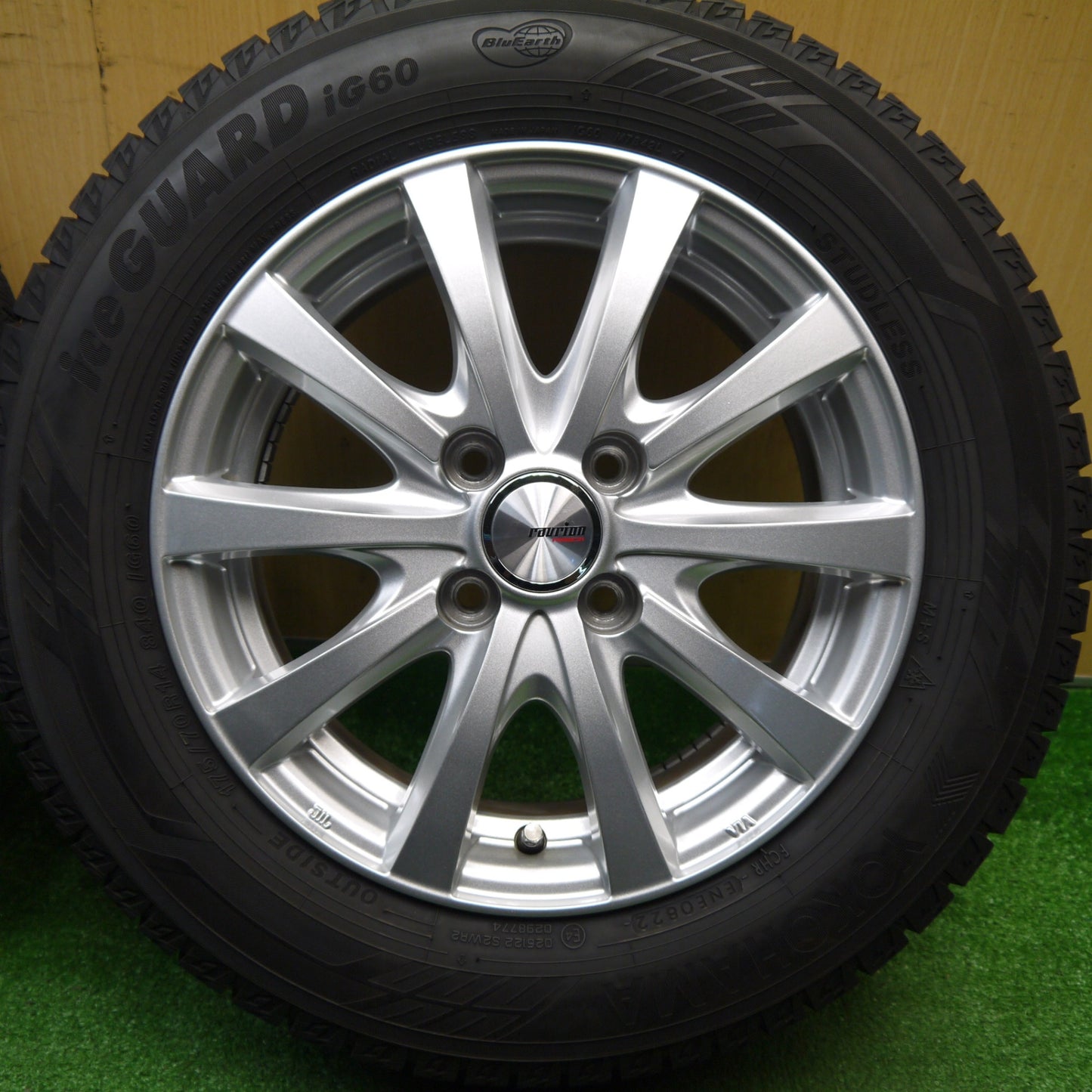 バリ溝！22年！キレイ！9分★スタッドレス 175/70R14 ヨコハマ アイスガード iG60 ravrion RS01 ラブリオン 14インチ PCD100/4H★5112805Hス