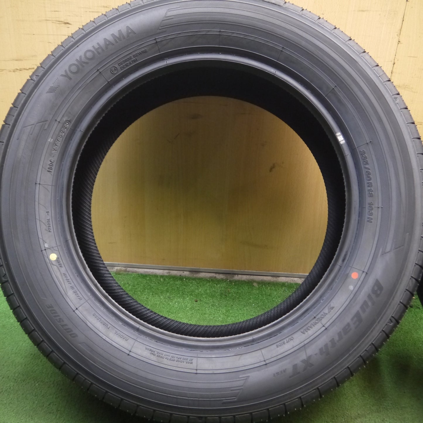 *送料無料* 新車外し！23年★235/60R18 ヨコハマ BluEarth-XT AE61 タイヤ 18インチ レクサス NX RX ムラーノ CR-V 等★4040509Hノタ