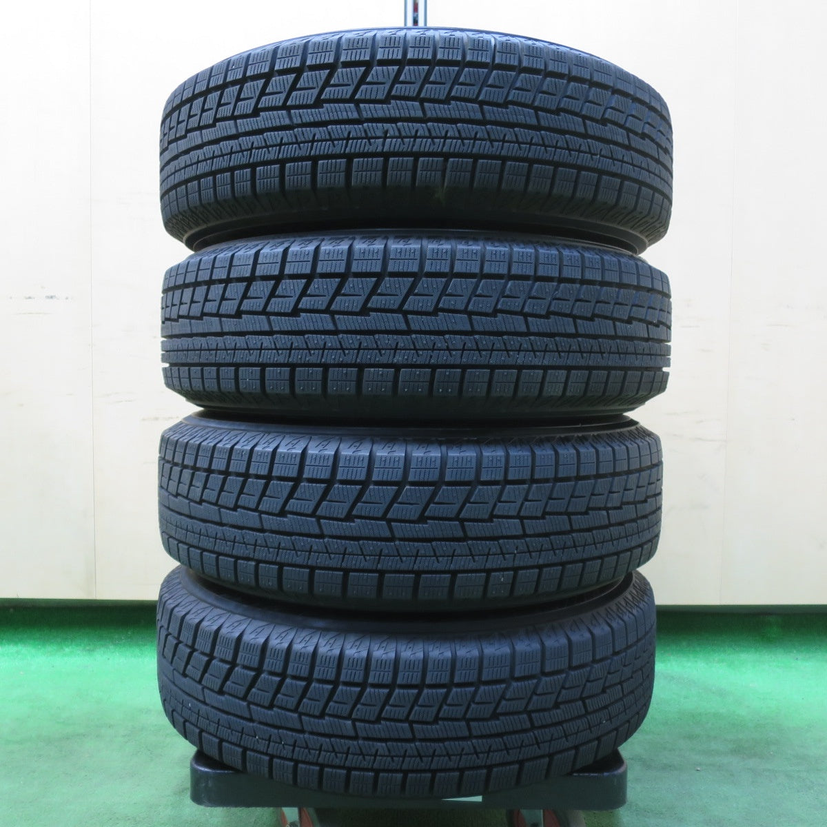 [送料無料] バリ溝！23年！ほぼ10分★スタッドレス 165/70R14 ヨコハマ アイスガード iG60 S-HOLD 14インチ PCD100/4H★4112207イス