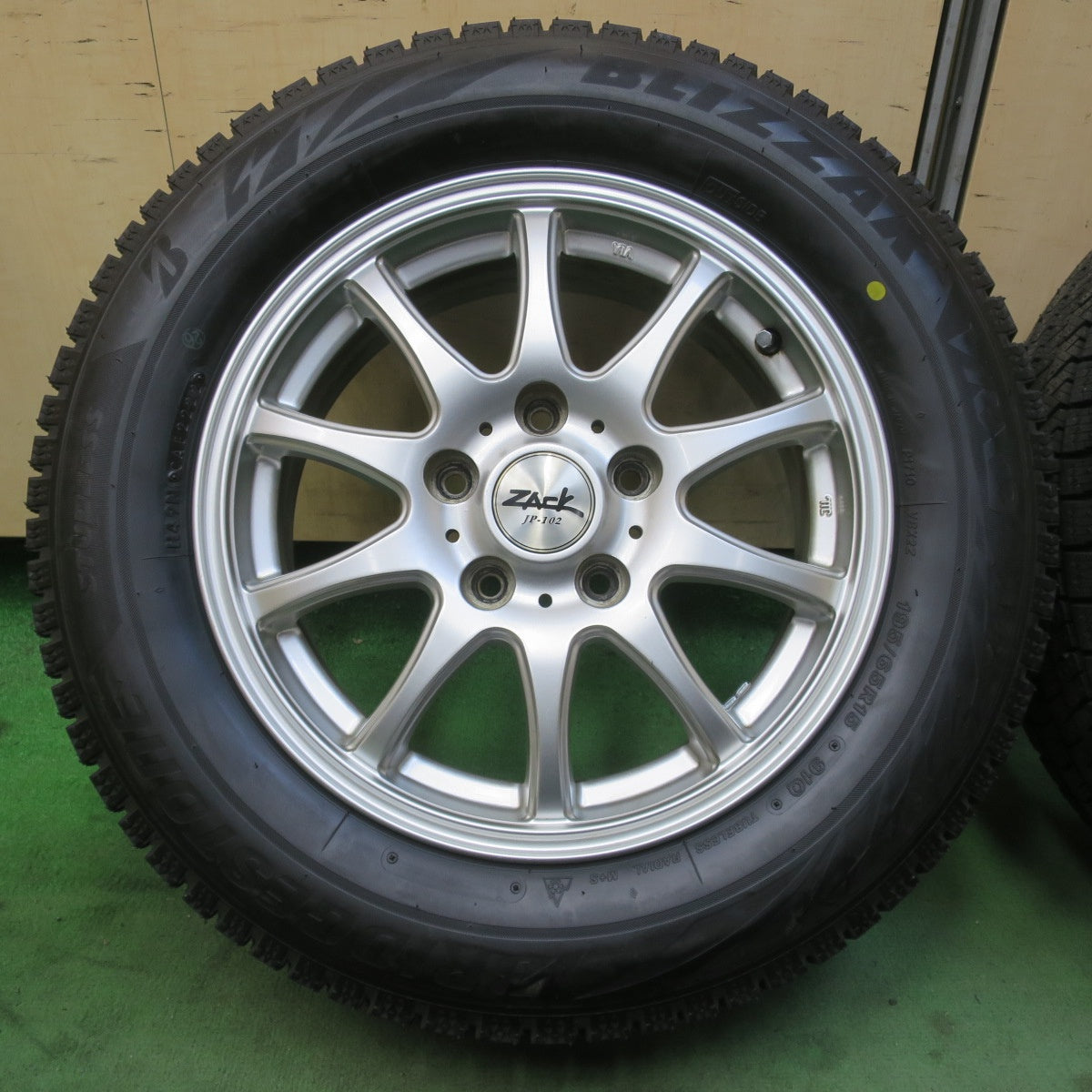 ほぼ未使用！22年！キレイ★スタッドレス 195/65R15 ブリヂストン ブリザック VRX2 ZACK JP-102 ザック 15インチ PCD114.3/5H★6031108イス