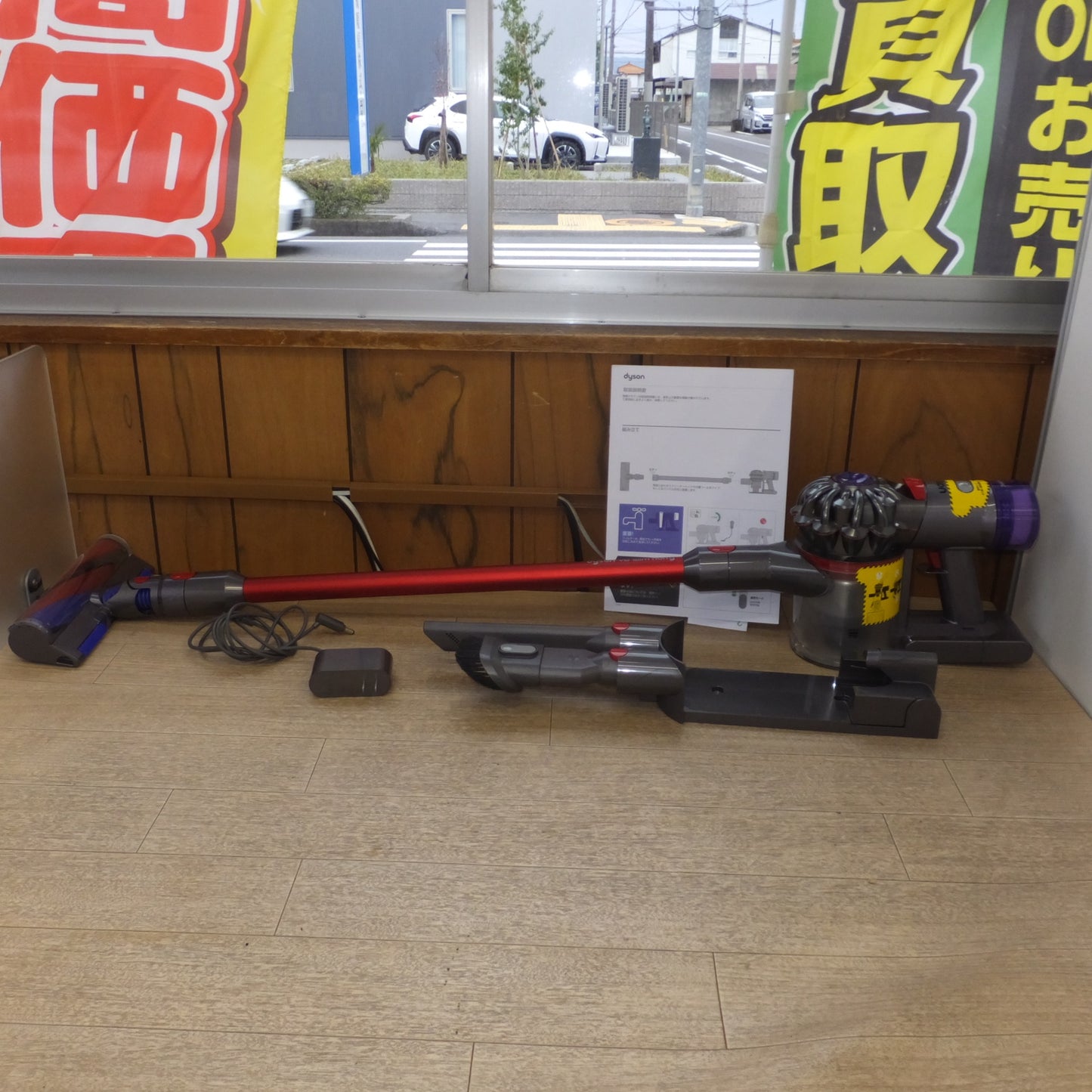 [送料無料] ジャンク★ダイソン dyson コードレスクリーナー SV10K セット★
