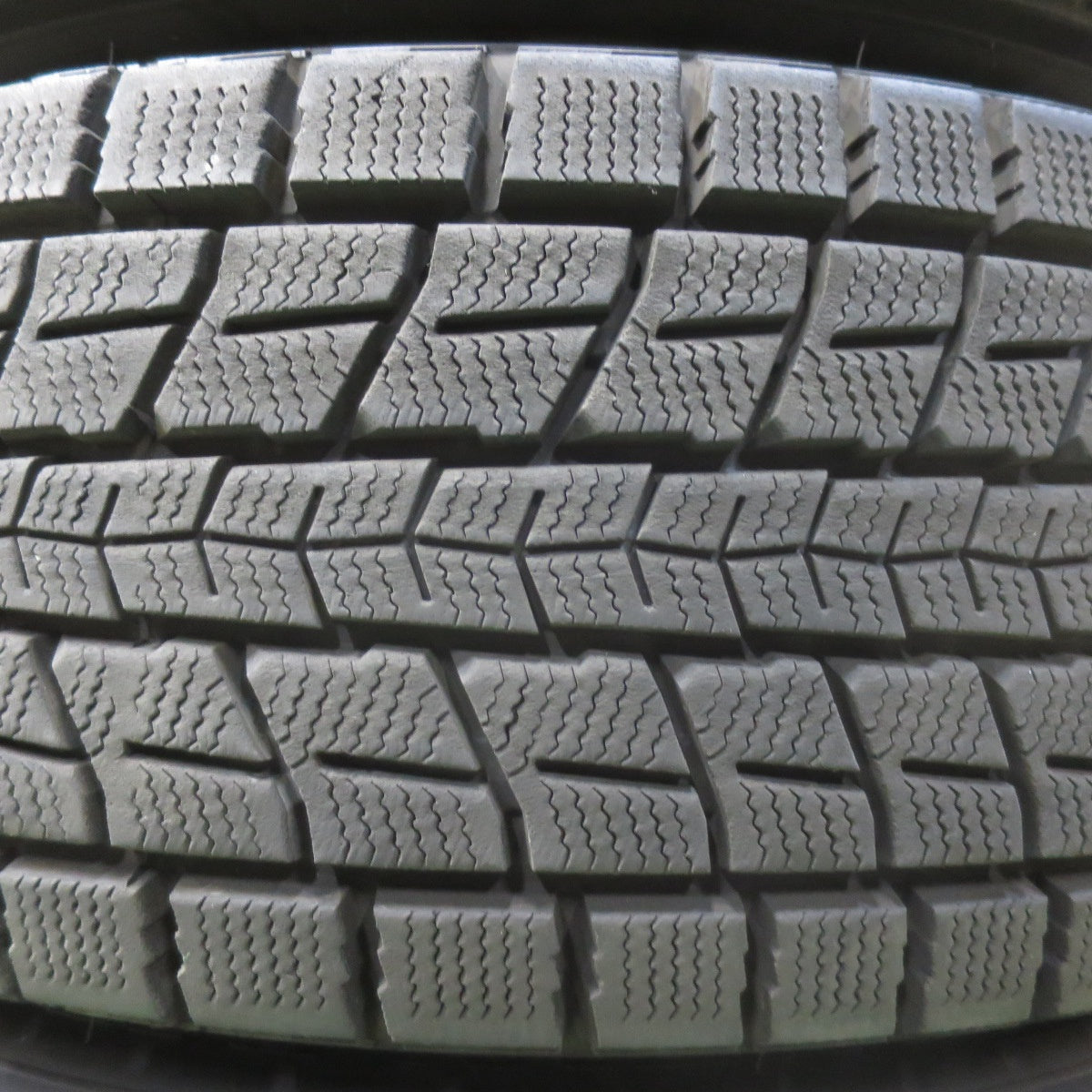 [送料無料] バリ溝！23年！キレイ！9.5分★スタッドレス 235/60R18 ダンロップ ウインターマックス SJ8 SJ8+ WINNERS ウィナーズ 18インチ PCD114.3/5H★5031502イス