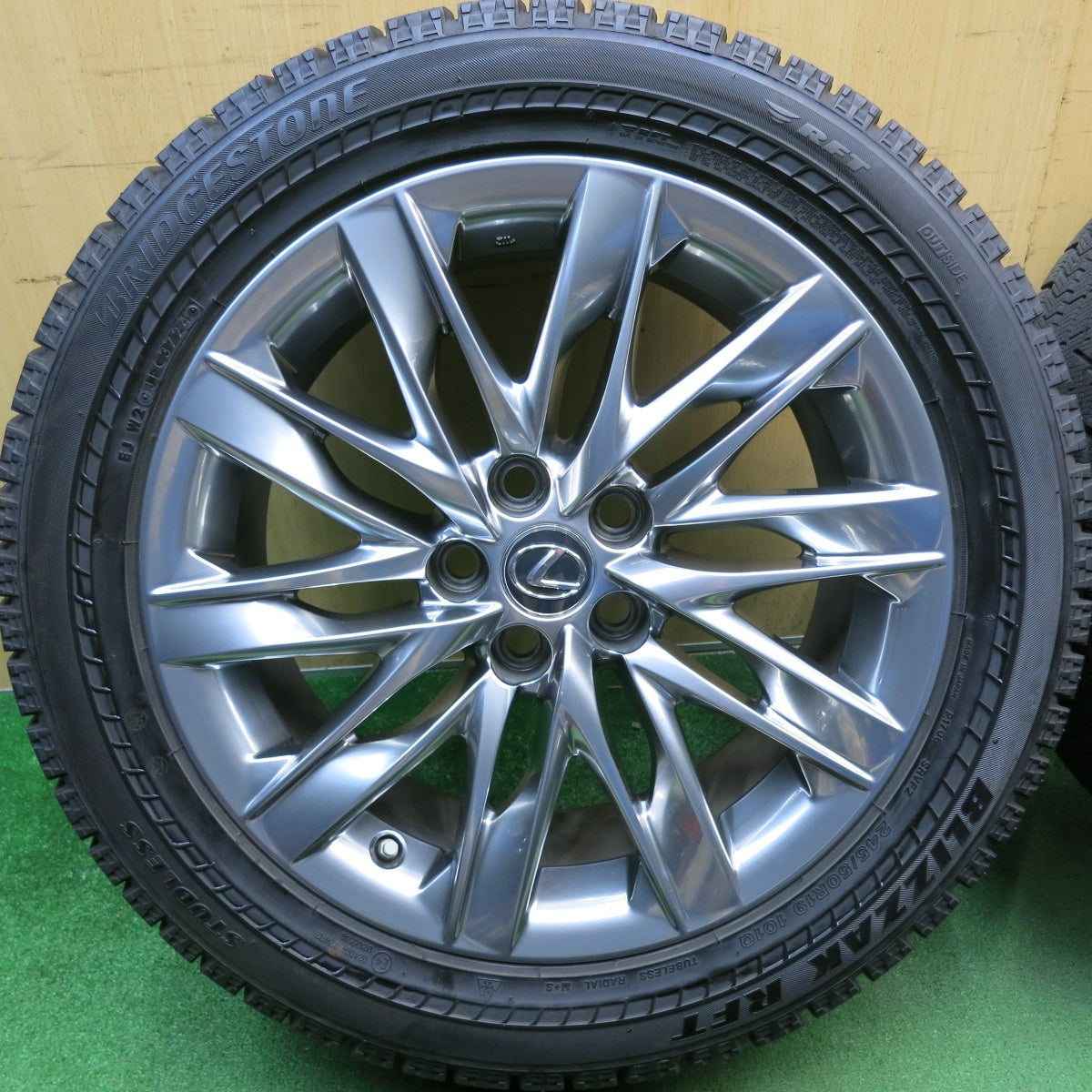 センサー付！バリ溝！24年！キレイ！9.5分★レクサス LS バージョンL 純正 245/50R19 スタッドレス ブリヂストン ブリザック RFT 19インチ PCD120/5H★6050305HAス