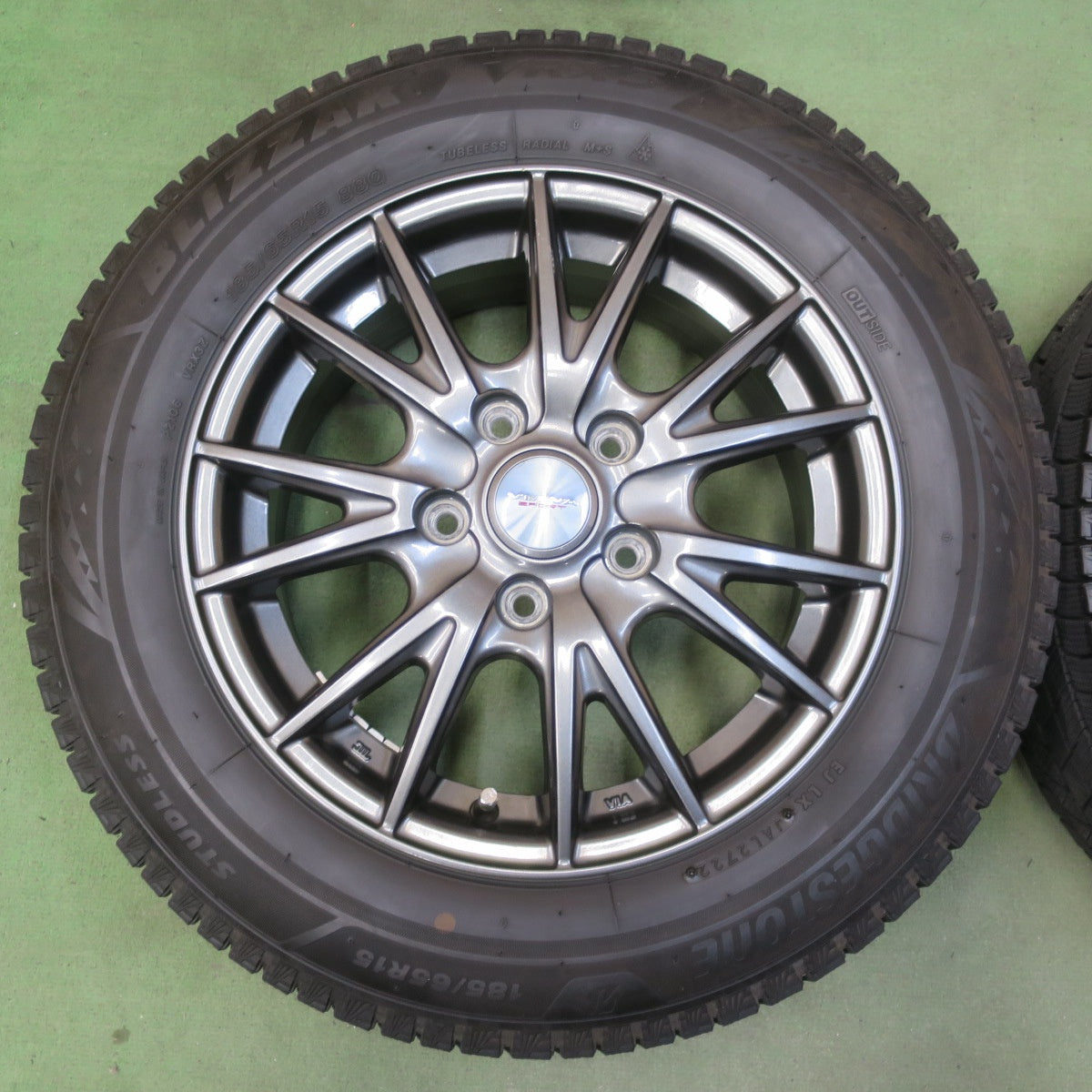 バリ溝！22年！キレイ！9分◎スタッドレス 185/65R15 ブリヂストン ブリザック VRX3 VELVA SPORT ヴェルヴァ スポーツ 15インチ PCD114.3/5H◎6081208イス