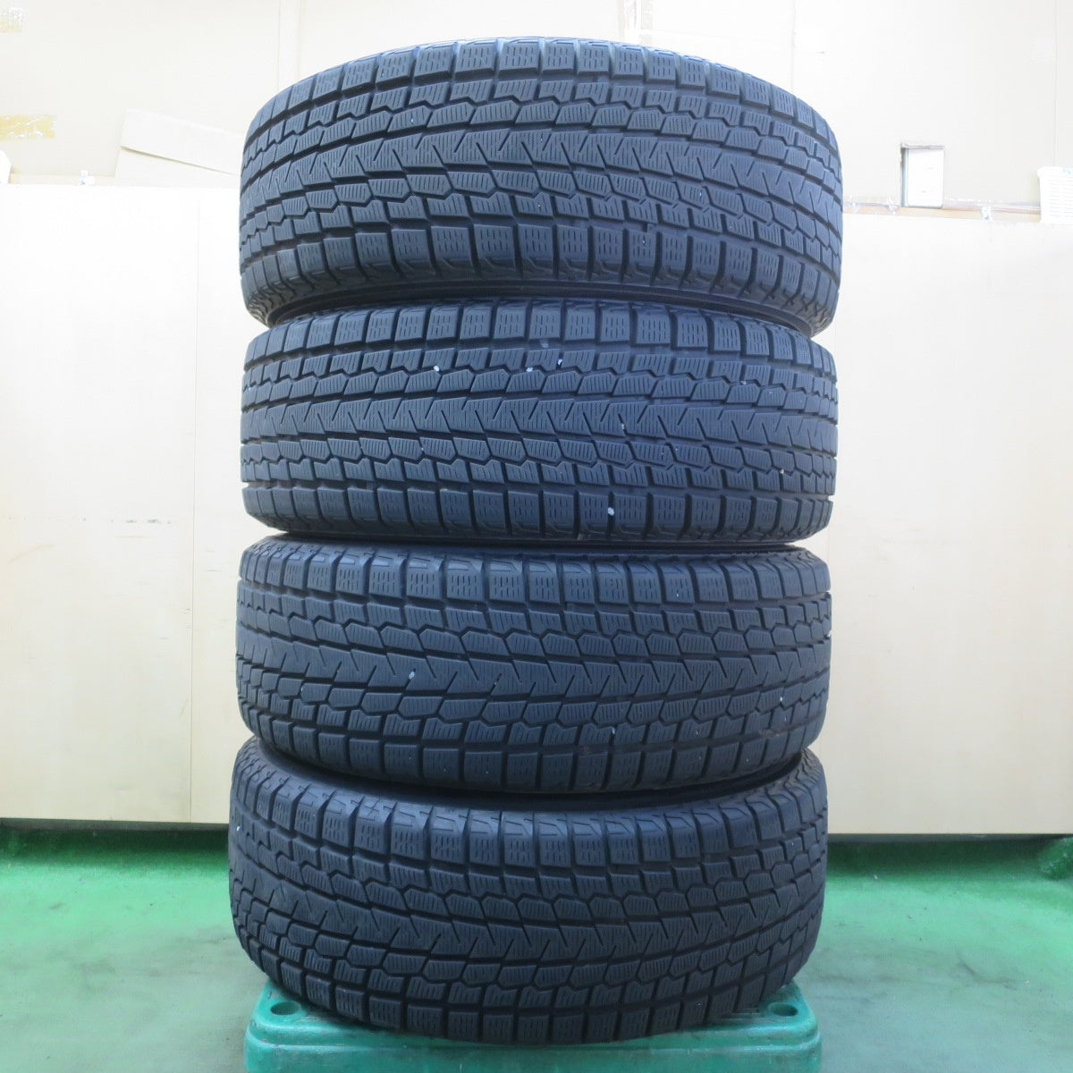 バリ溝！キレイ！9.5分★スタッドレス 235/60R18 ヨコハマ アイスガード G075 JOKER ジョーカー 18インチ PCD114.3/5H★6061012イス
