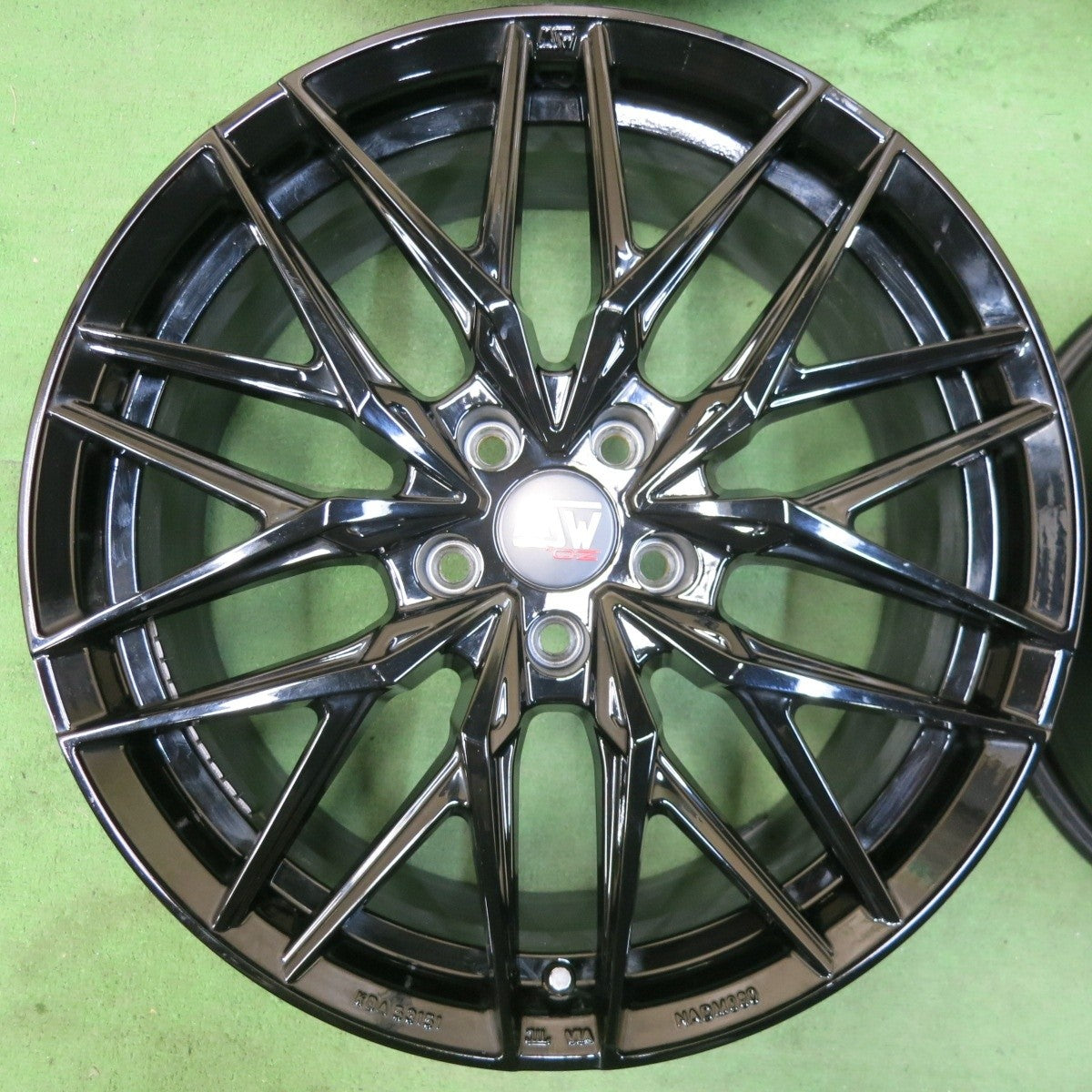 キレイ★O・Z MSW50 ホイール 19インチ 19×8J OZ PCD114.3/5H★5021004SYホ