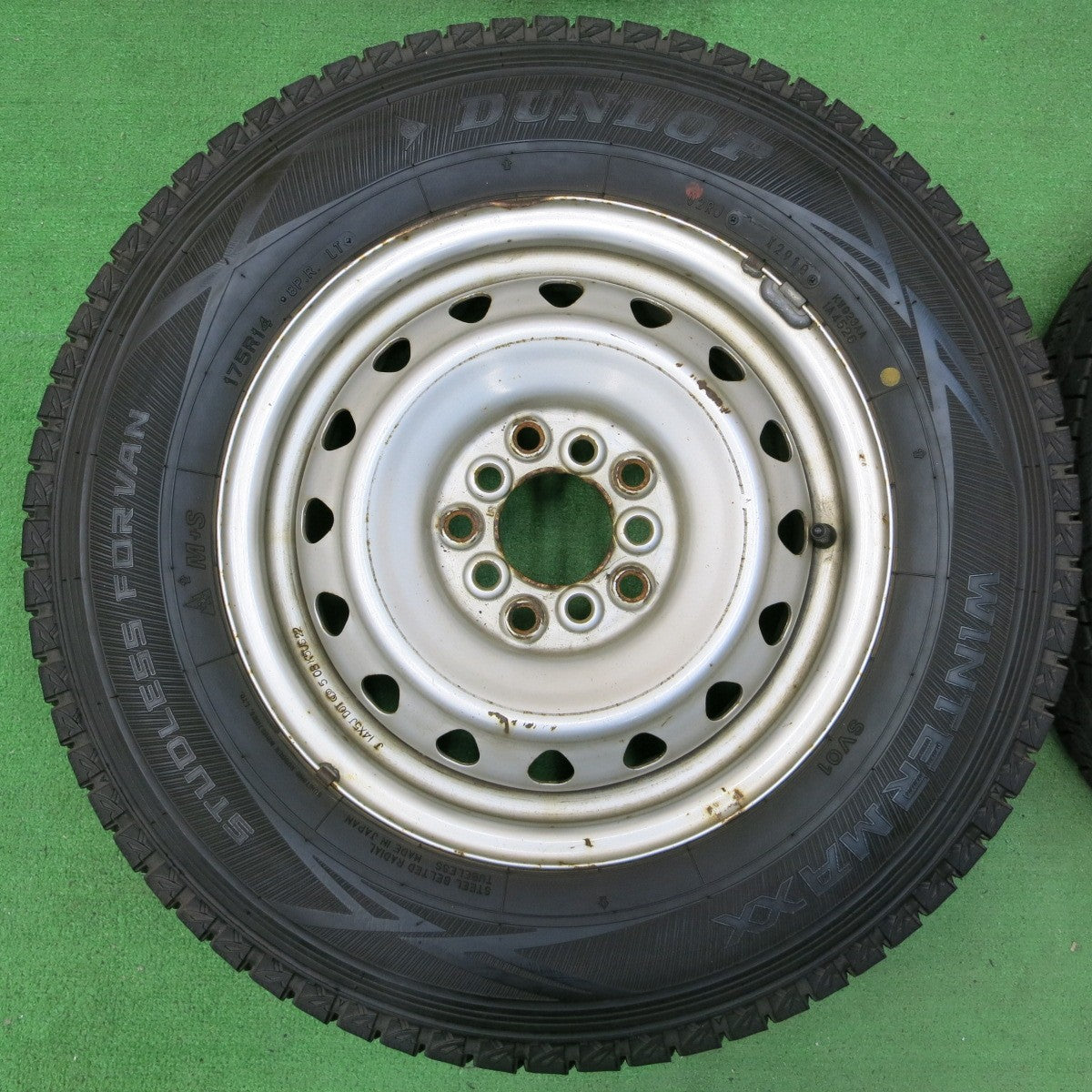 *送料無料* バリ溝！9分★スタッドレス 175R14 8PR ダンロップ ウインターマックス SV01 スチール 14インチ PCD100 114.3/5H マルチ★4053106イス