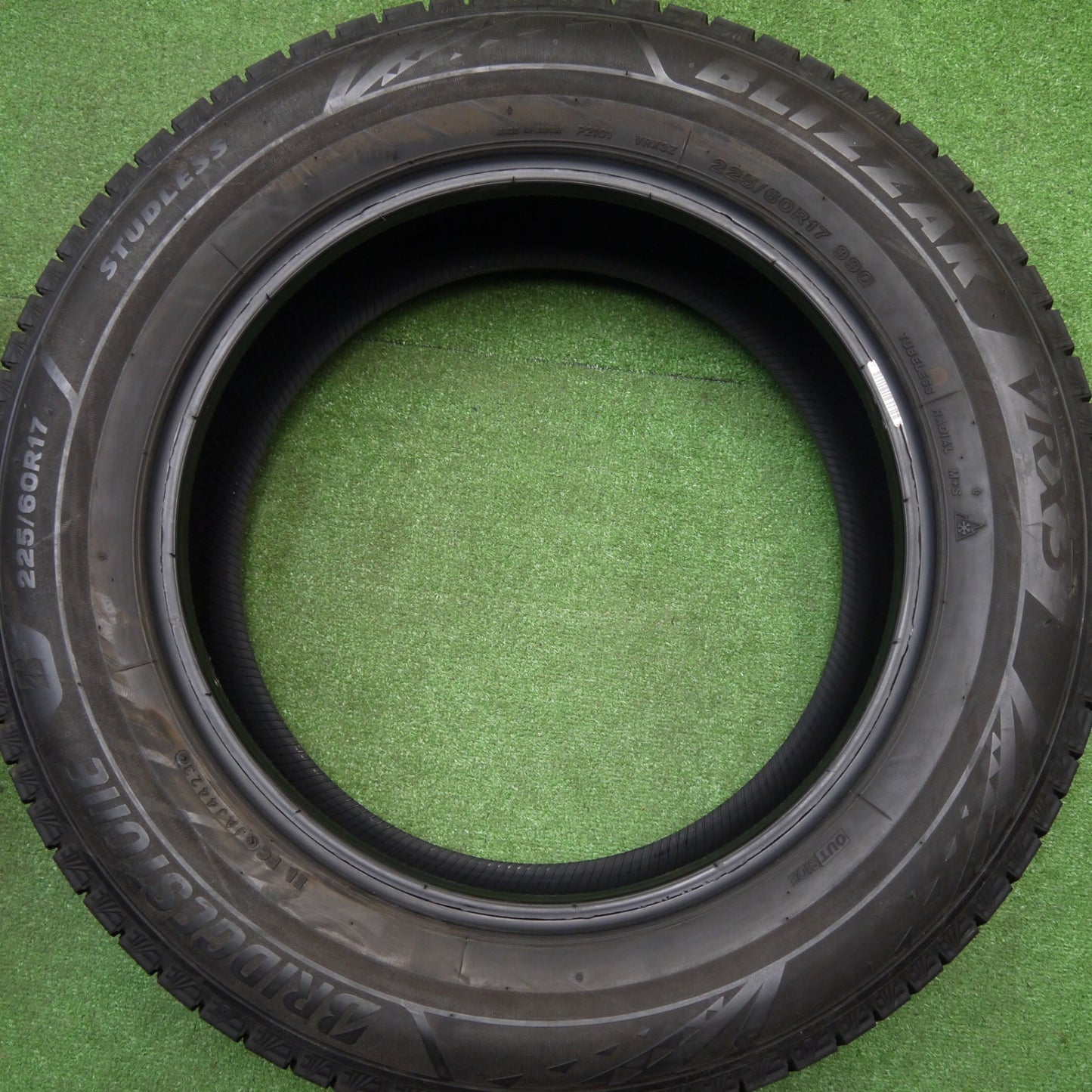 バリ溝！23年！9.5分★スタッドレス 225/60R17 ブリヂストン ブリザック VRX3 タイヤ 17インチ アルファード ヴェファイア 等★5111206Hスタ