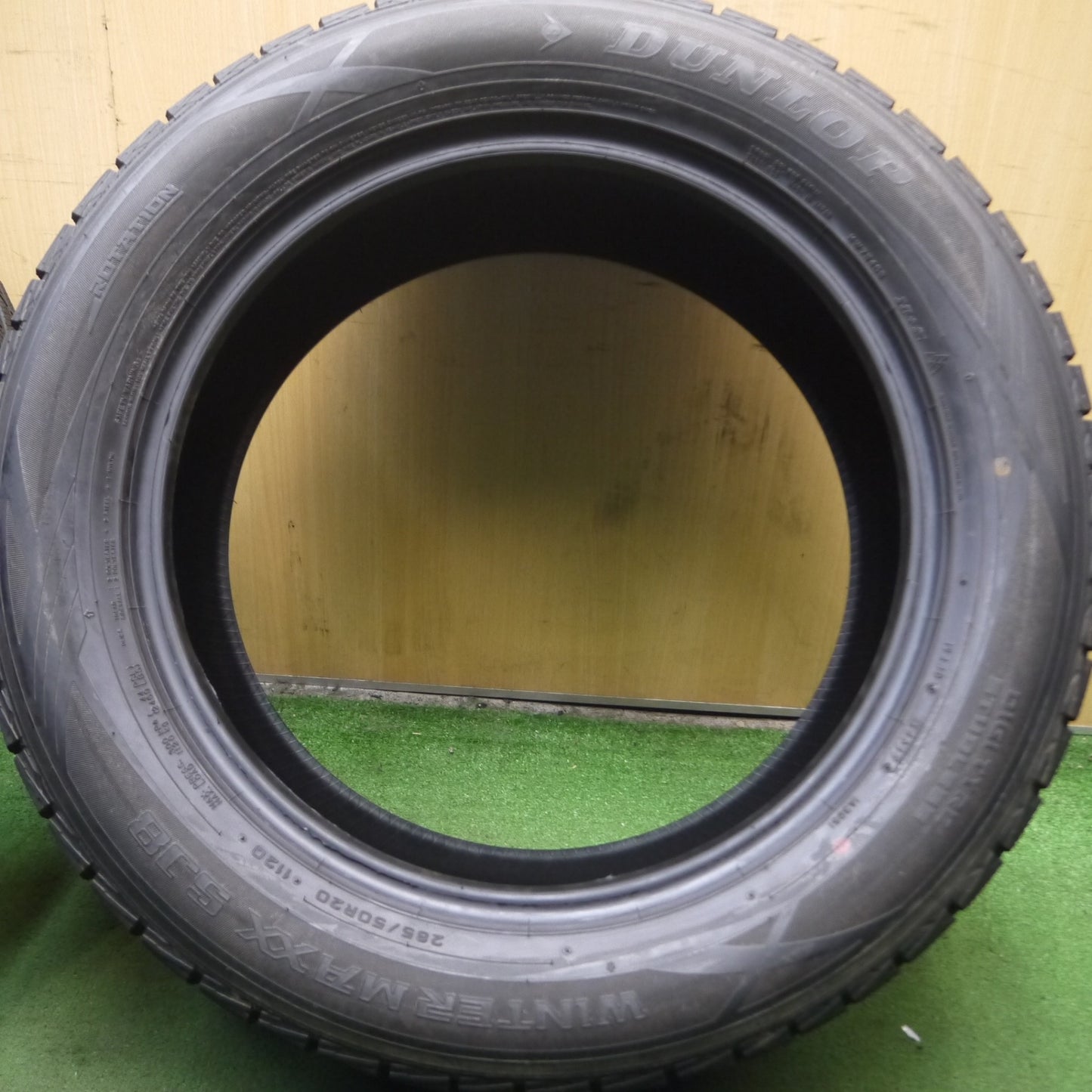 *送料無料* 超バリ溝！9.5分以上★スタッドレス 285/50R20 ダンロップ ウインターマックス SJ8 タイヤ 20インチ ランクル 200 レクサス LX 等★4061105Hスタ