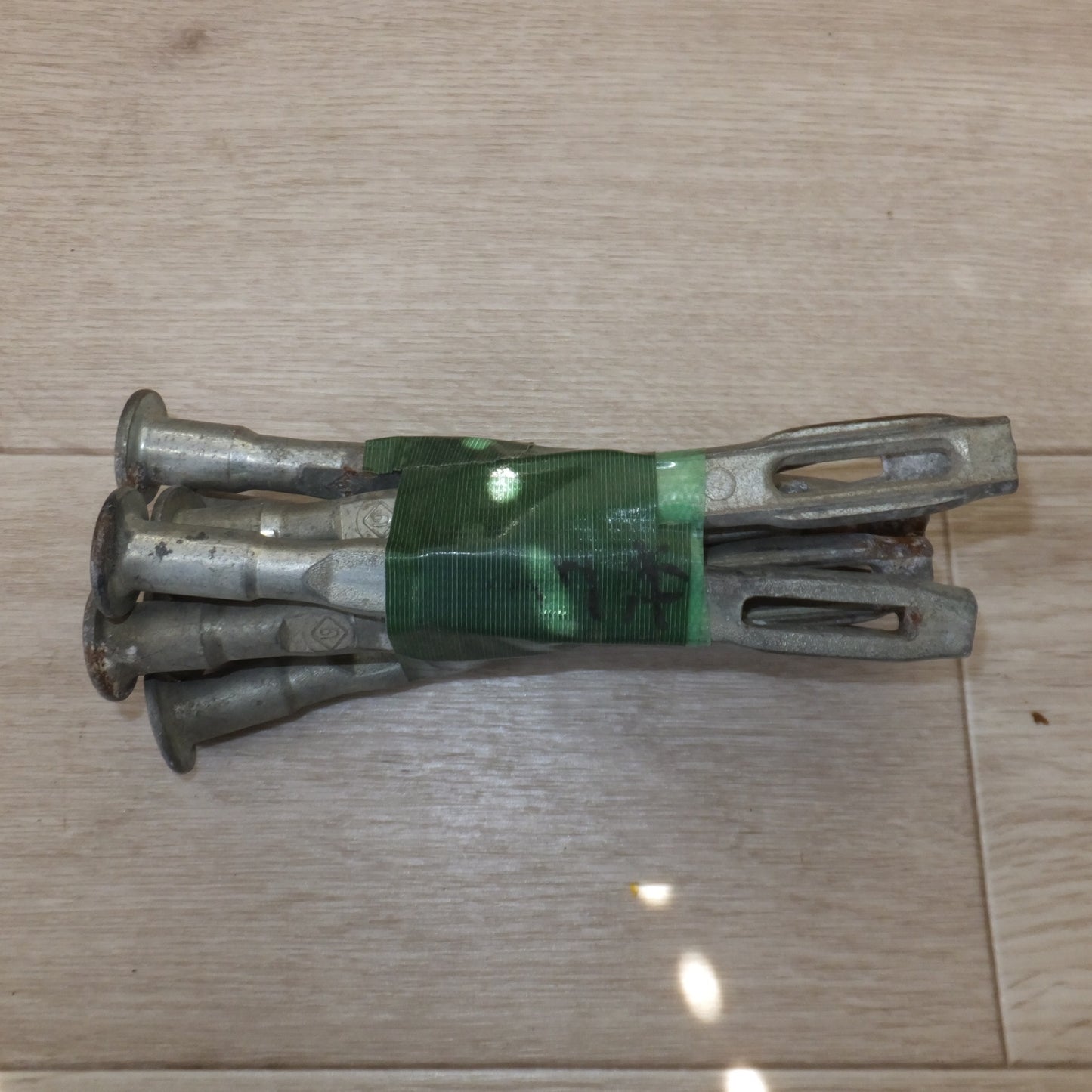 [送料無料] ★くさび式 フォームタイ 2穴　37個 セット　長さ 約 16cm　メーカー 不明　ホームタイ ホンタイ★