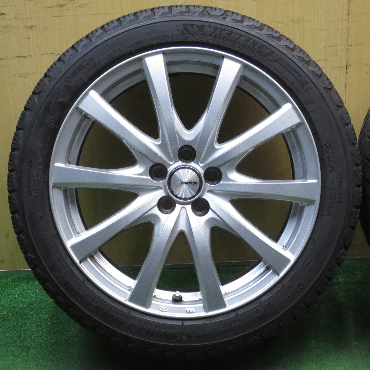 バリ溝！22年！キレイ！9.5分★プリウス 等 215/45R17 スタッドレス ミシュラン X-ICE SNOW ravrion RS01 ラブリオン 17インチ PCD100/5H★5091101NJス