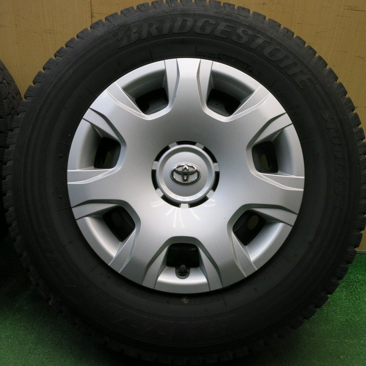 4本価格★トヨタ 200系 ハイエース 純正 スチール 195/80R15 107/105L スタッドレス ブリヂストン ブリザック VL1 15インチ PCD139.7/6H★6021504HAス