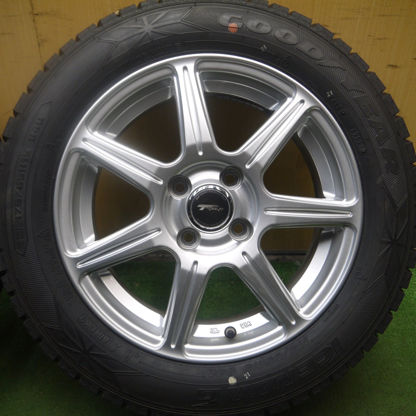 *送料無料* 超バリ溝！21年！キレイ！ほぼ10分★スタッドレス 175/65R15 グッドイヤー アイスナビ6 TOPRUN トップラン 15インチ PCD100/4H★4052701Hス