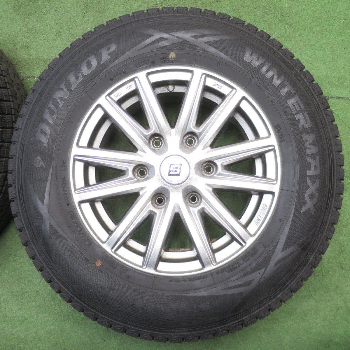 バリ溝！22年！9.5分◎スタッドレス 195/80R15 107/105L ダンロップ ウインターマックス SV01 SEIN SS ザイン 15インチ PCD139.7/6H◎6062303NJス