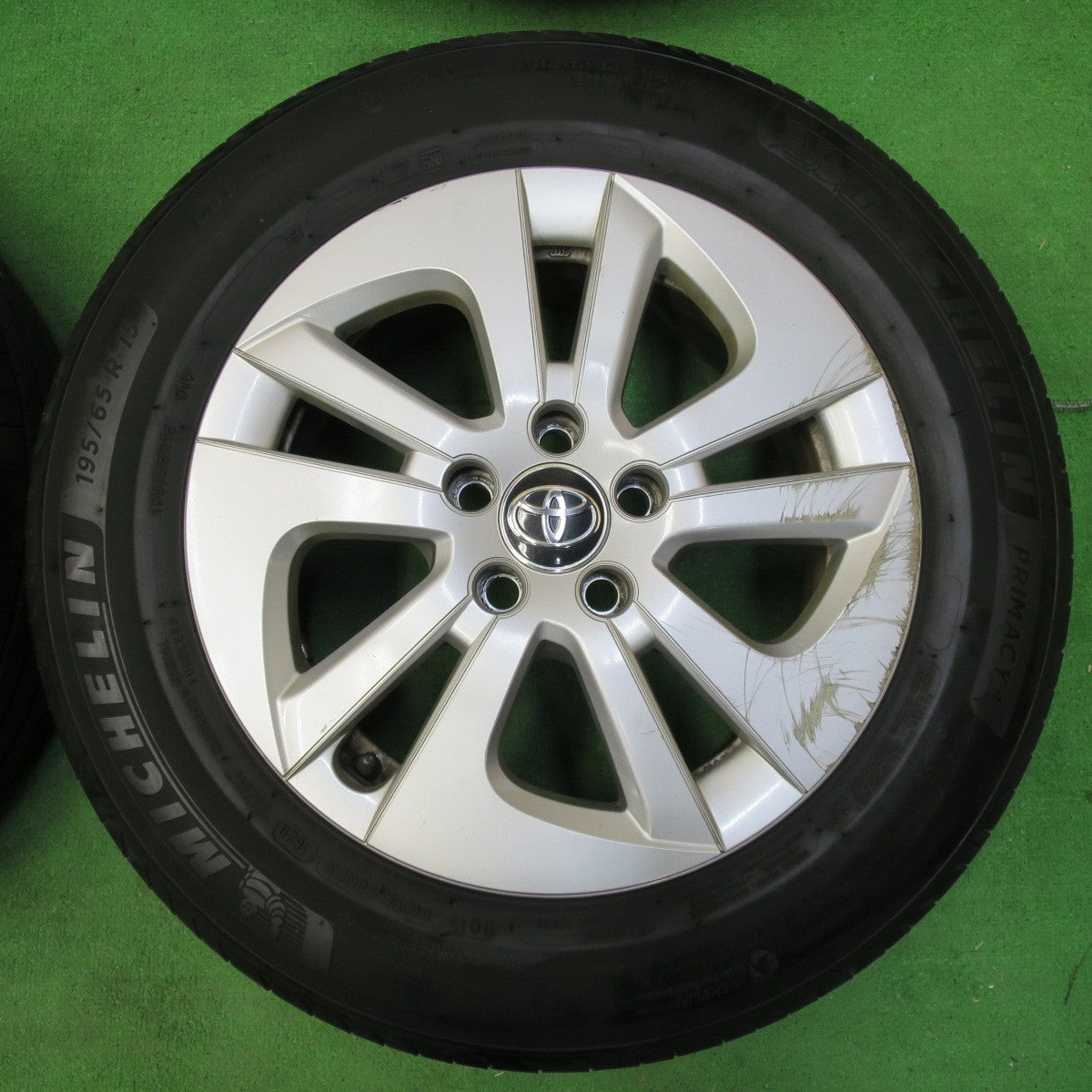 *送料無料* バリ溝！20年！8.5分★トヨタ 50系 プリウス 純正 195/65R15 ミシュラン プライマシー4 15インチ PCD100/5H★4061404イノ