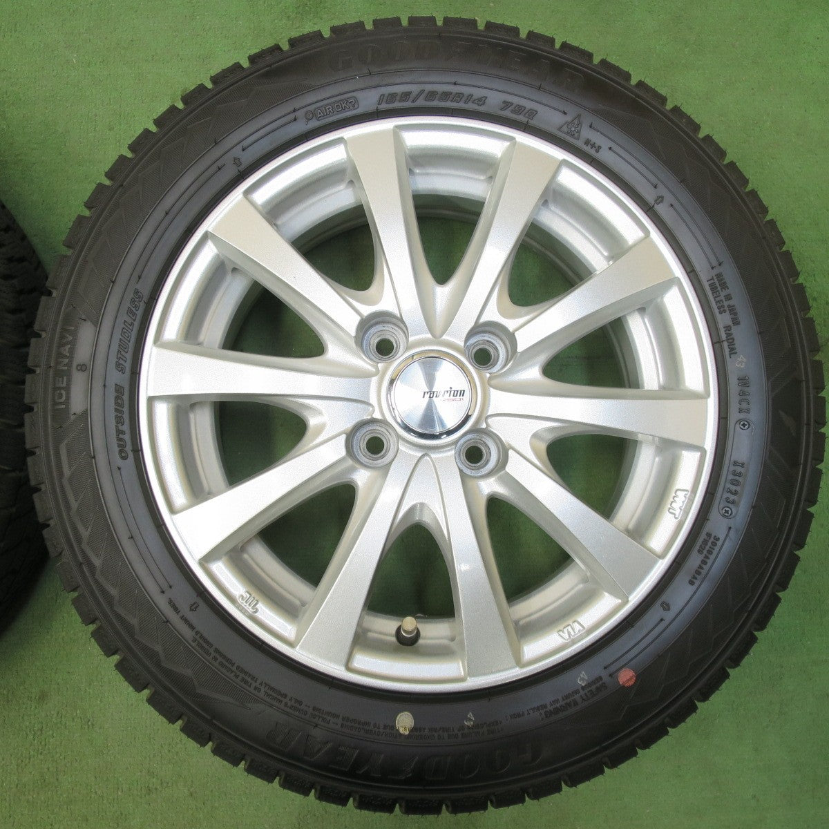 超バリ溝！23年！キレイ！ほぼ10分★スタッドレス 165/65R14 グッドイヤー アイスナビ8 ravrion RS01 ラブリオン 14インチ PCD100/4H★5120611イス