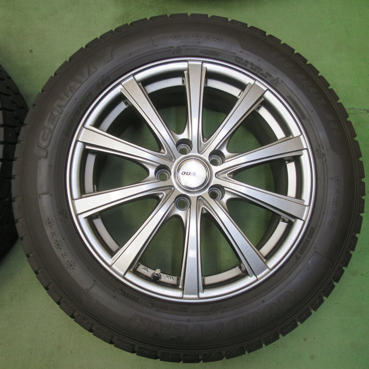 バリ溝！23年！キレイ！9.5分◎スタッドレス 225/60R17 グッドイヤー アイスナビ7 D.O.S. DOS 17インチ PCD114.3/5H◎6072305イス