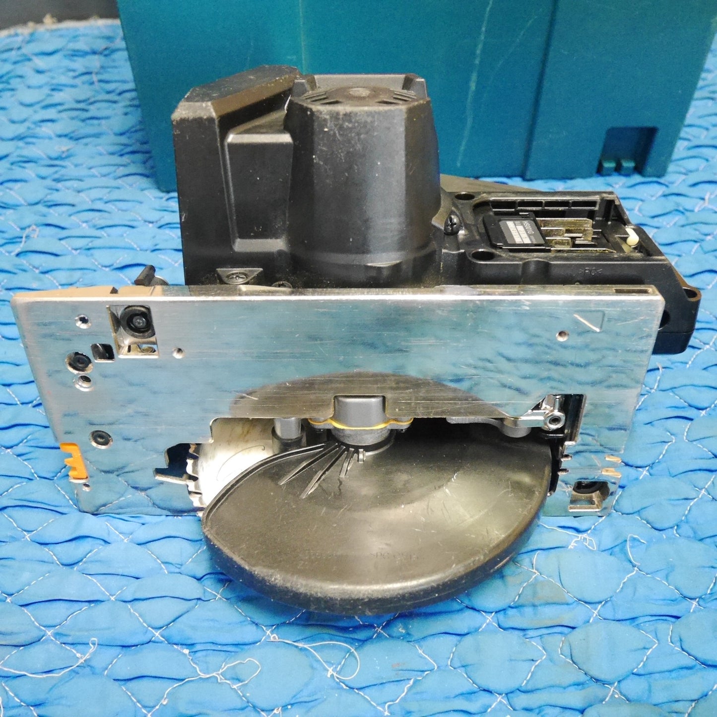 [送料無料] バッテリー2個付☆マキタ 165mm 充電式 マルノコ HS001G 電動 工具 切断機 丸のこ 丸ノコ 丸鋸 makita 木工用☆