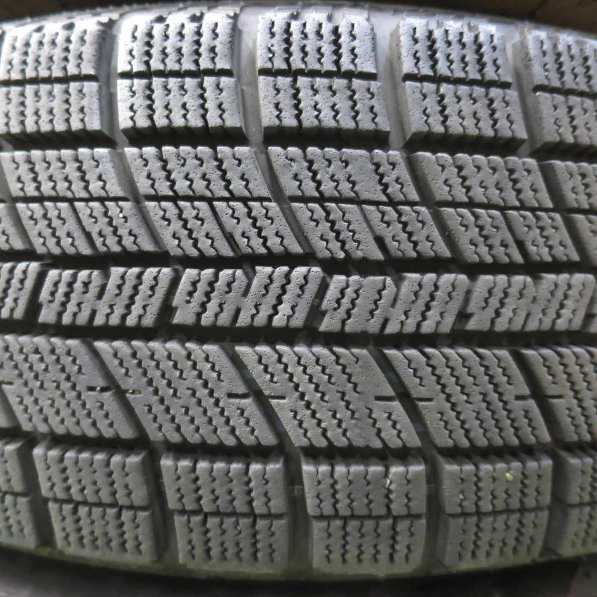 バリ溝！22年！9.5分★スタッドレス 195/65R15 ナンカン アイス アクティバ AW-1 Treffer トレファー 15インチ PCD114.3/5H★6012802イス