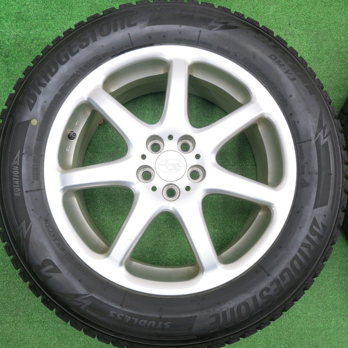 バリ溝！20年！8.5分★スバル フォレスター 等 純正 OP Kalink 225/60R17 スタッドレス ブリヂストン ブリザック DM-V3 PCD100/5H★4101002HAス