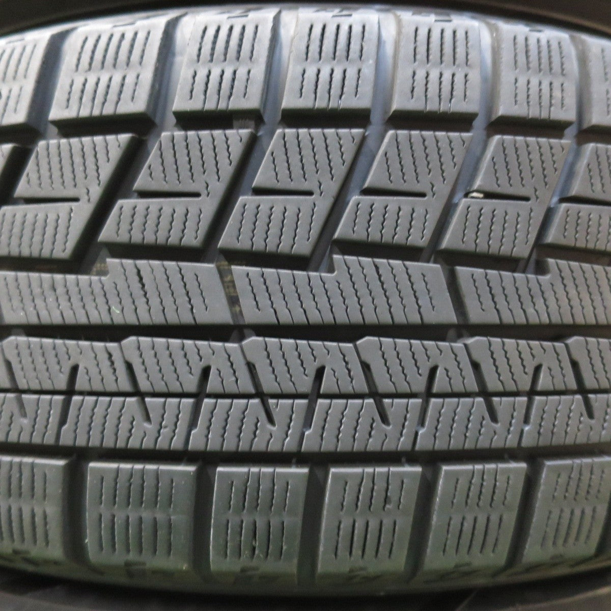 バリ溝！22年！9.5分★スタッドレス 215/60R17 ヨコハマ アイスガード iG60 社外 アルミ 17インチ PCD 100 114.3/5H マルチ★5010806イス
