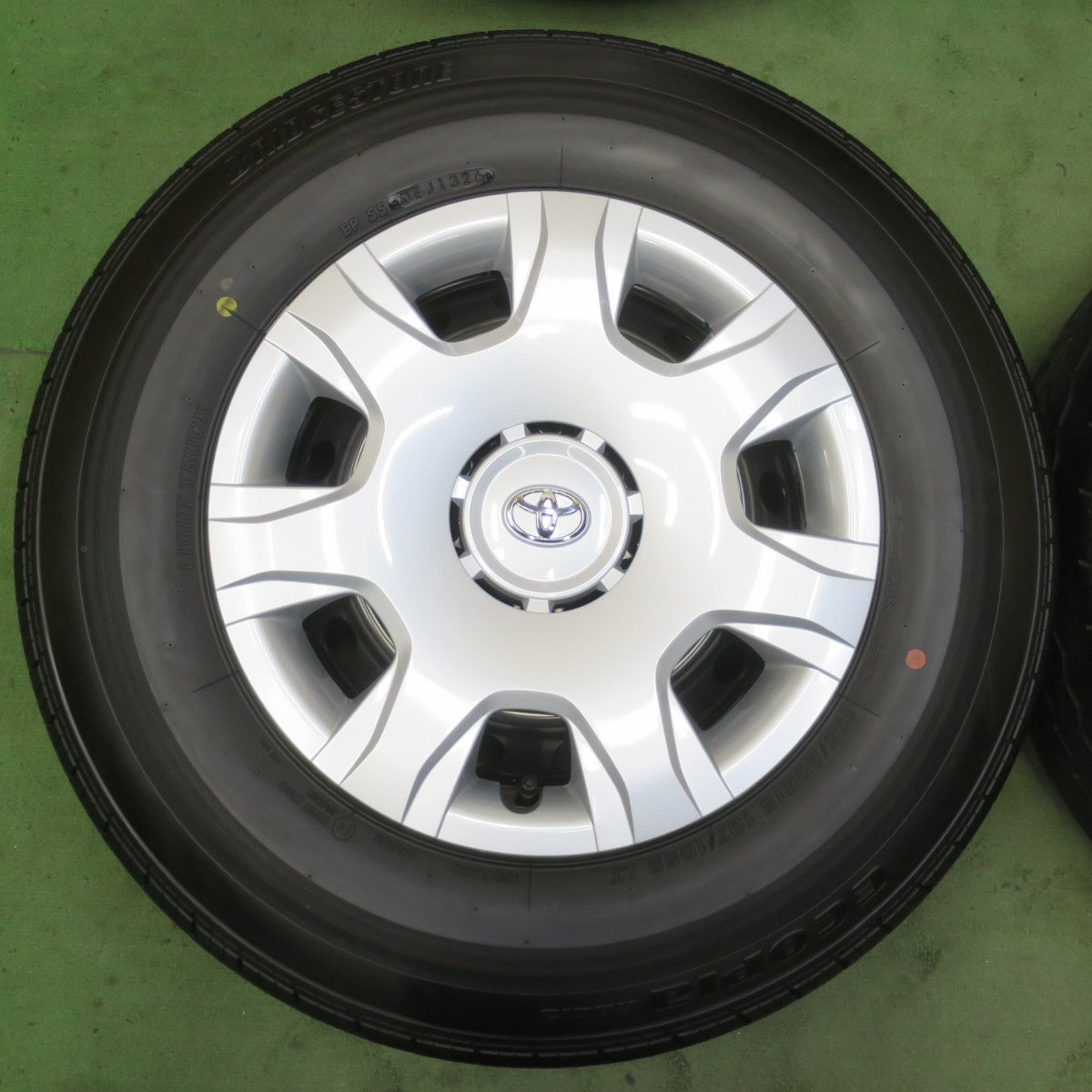 新車外し！26年◎トヨタ 200系 ハイエース 純正 スチール 195/80R15 107/105S ブリヂストン エコピア RD613 15インチ PCD139.7/6H◎6062605イノ