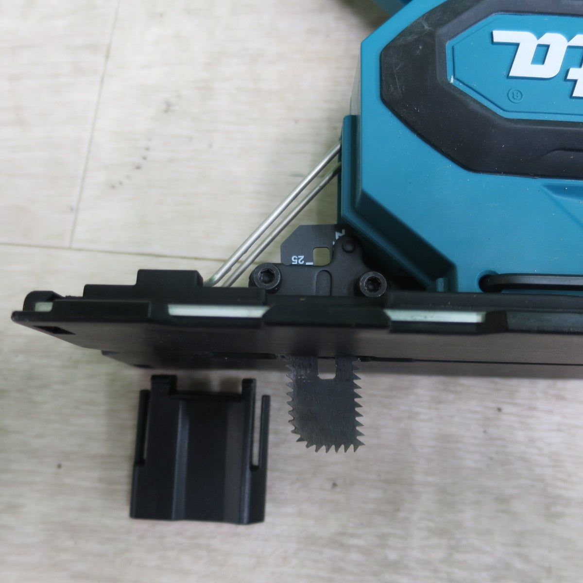 [送料無料] キレイ☆makita マキタ 18V 充電式 ボードカッター SD180D 本体 コードレス ボード用 切断機 角穴カッター DIY 日曜大工 電動 工具☆