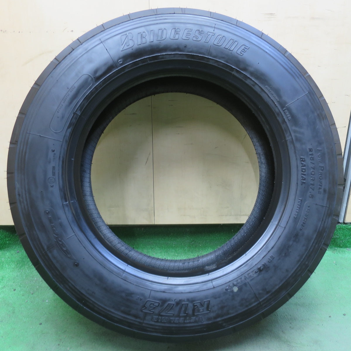 未使用！1本★トラック タイヤ 215/70R17.5 123/121J ブリヂストン R173 17.5インチ★6053002イノタ