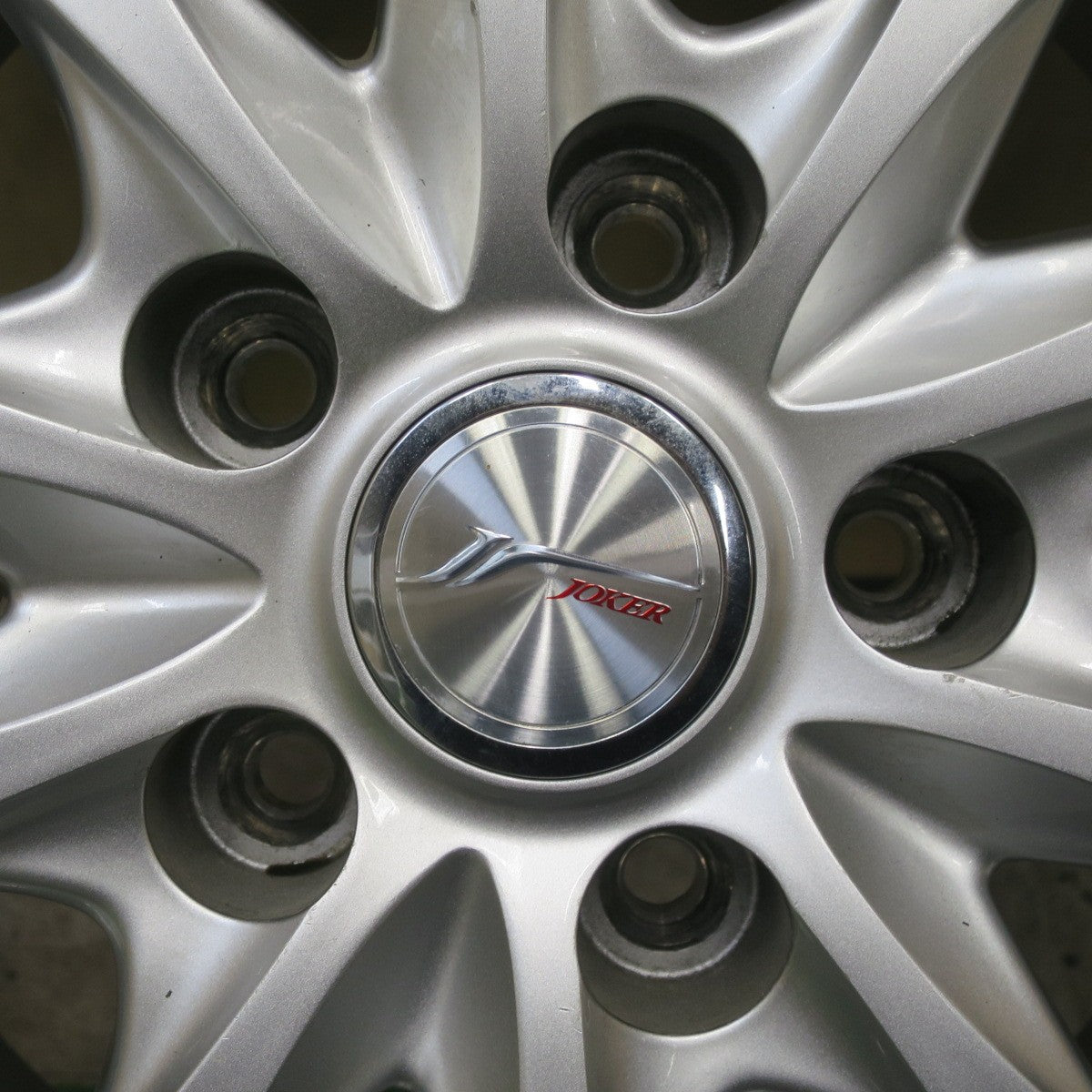 バリ溝！キレイ！9.5分以上★スタッドレス 215/60R16 ダンロップ ウインターマックス WM02 JOKER ジョーカー 16インチ PCD114.3/5H★5091701TTス