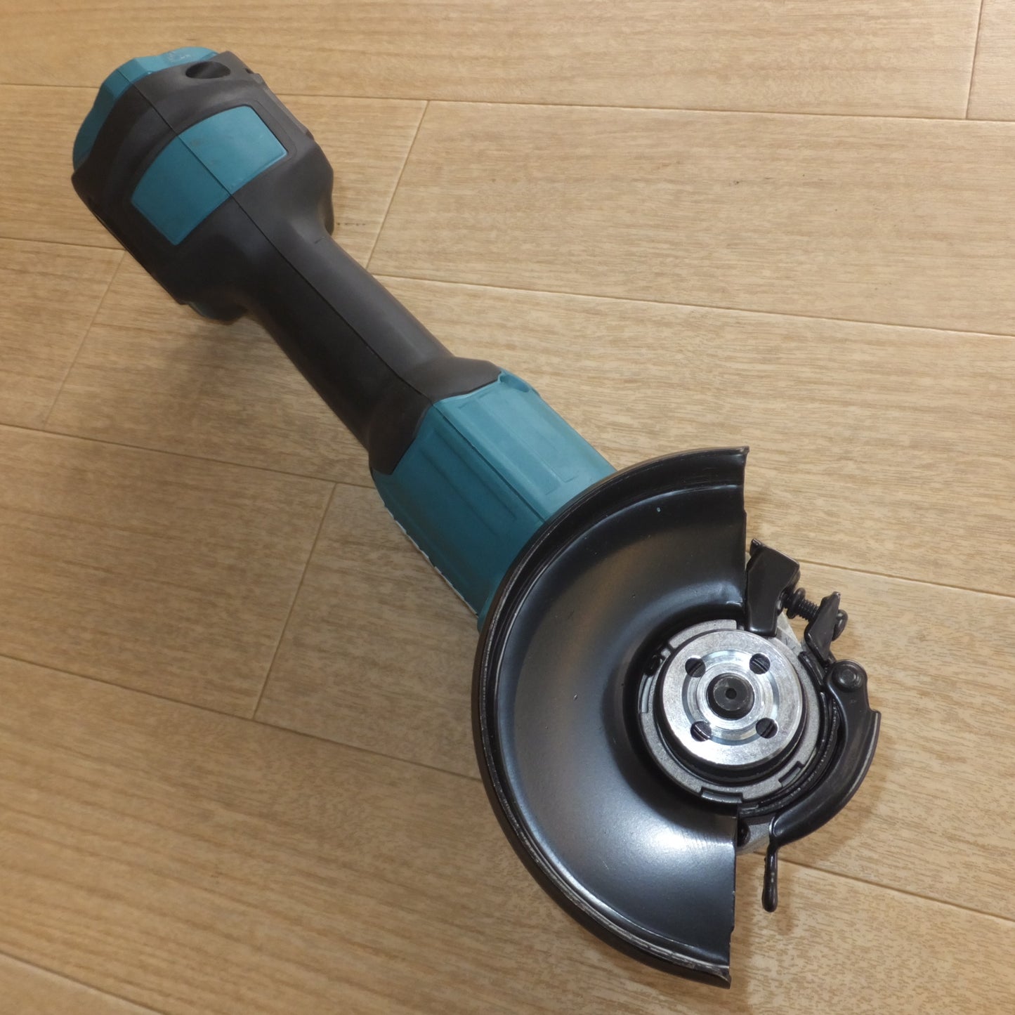 [送料無料] 美品★マキタ makita 100mm 充電式ディスクグラインダ GA404DN 18V 本体のみ★