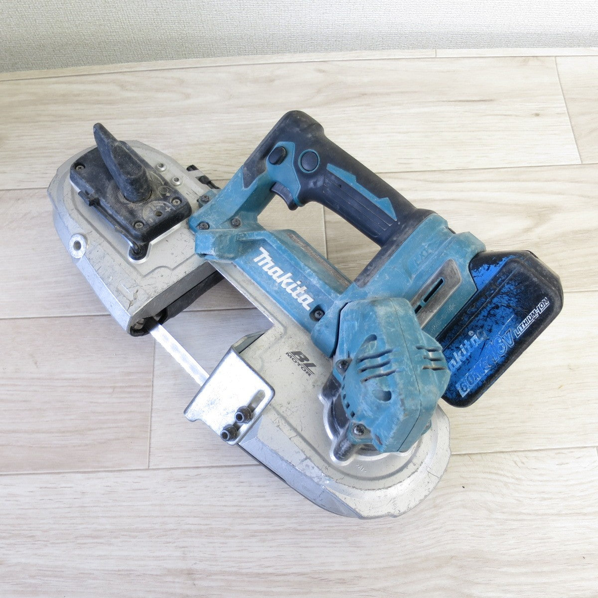 [送料無料] ◇マキタ 充電式 ポータブル バンドソー PB183D 電動 工具 バッテリー BL1860B makita◇