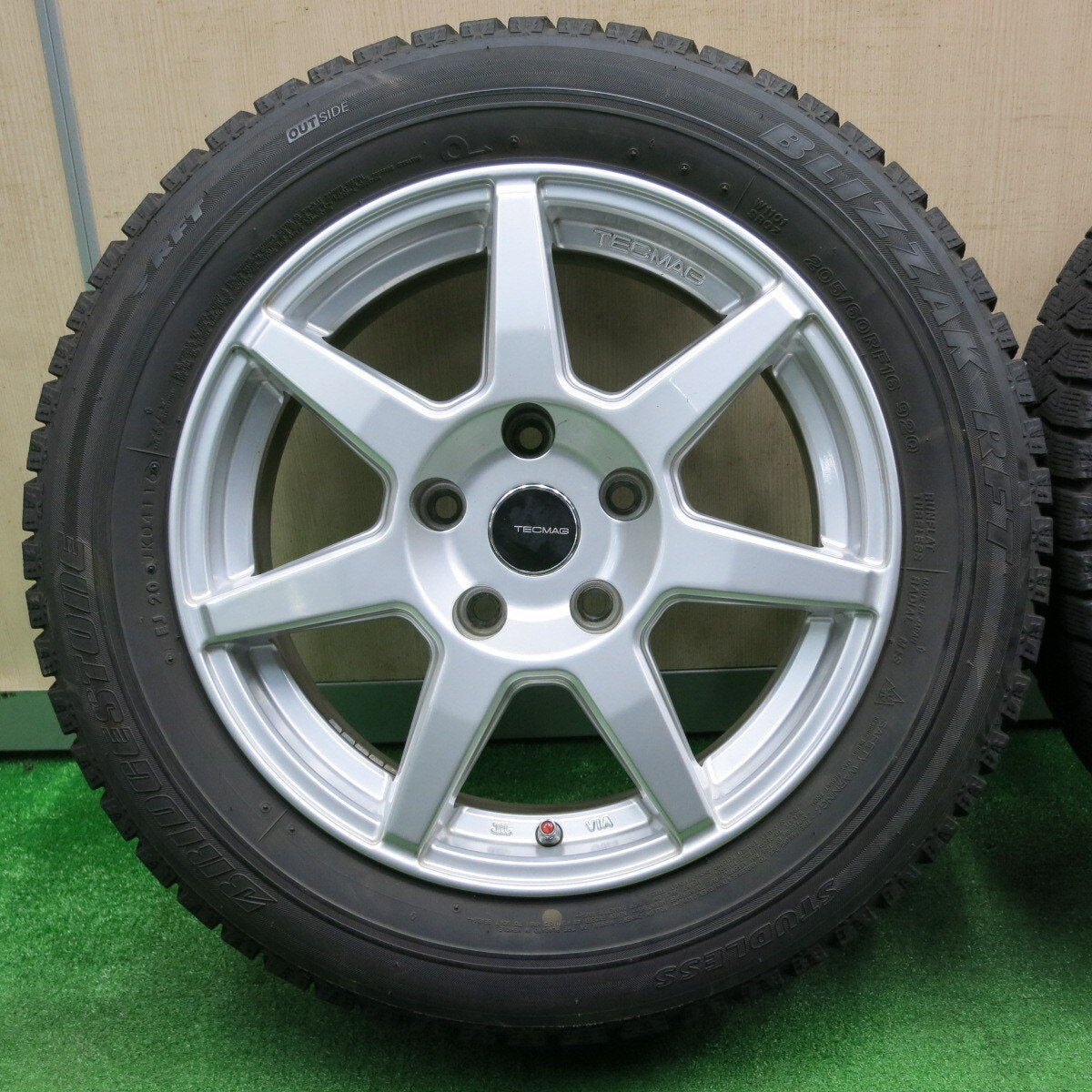 4本価格★BMW等 TECMAG Type207R 205/60R16 スタッドレス ブリヂストン ブリザック RFT テクマグ PCD120/5H★4110904NJス