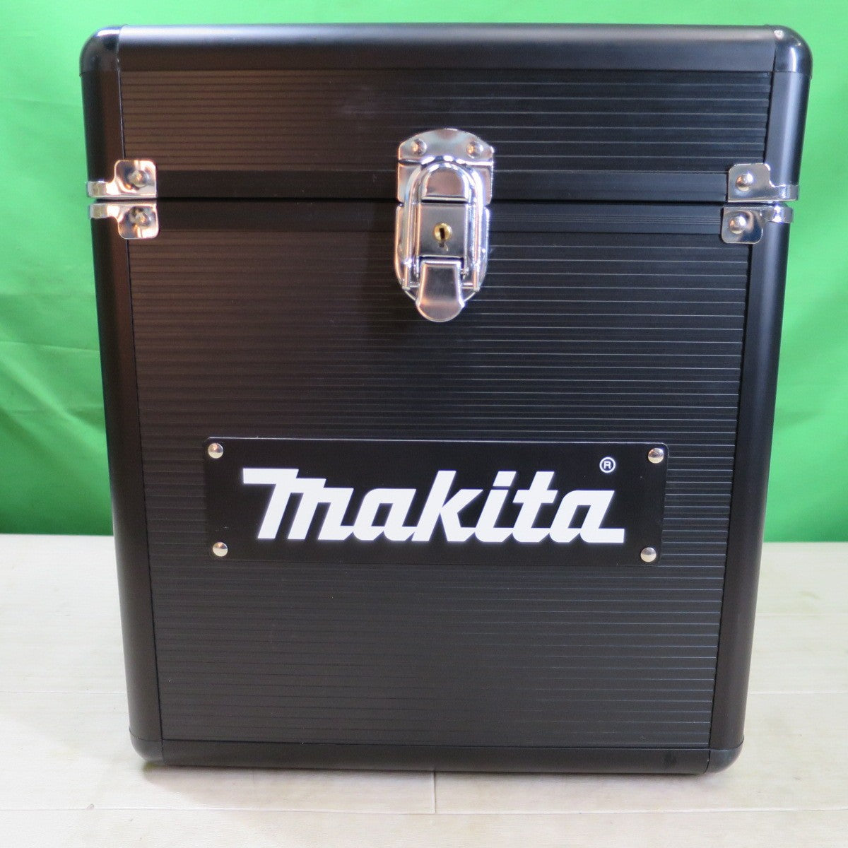 美品！バッテリー2個☆マキタ 充電式 屋内・屋外 兼用 フルライン レーザー 墨出器 SK507GD 受光器 LDG-6 充電器 makita☆