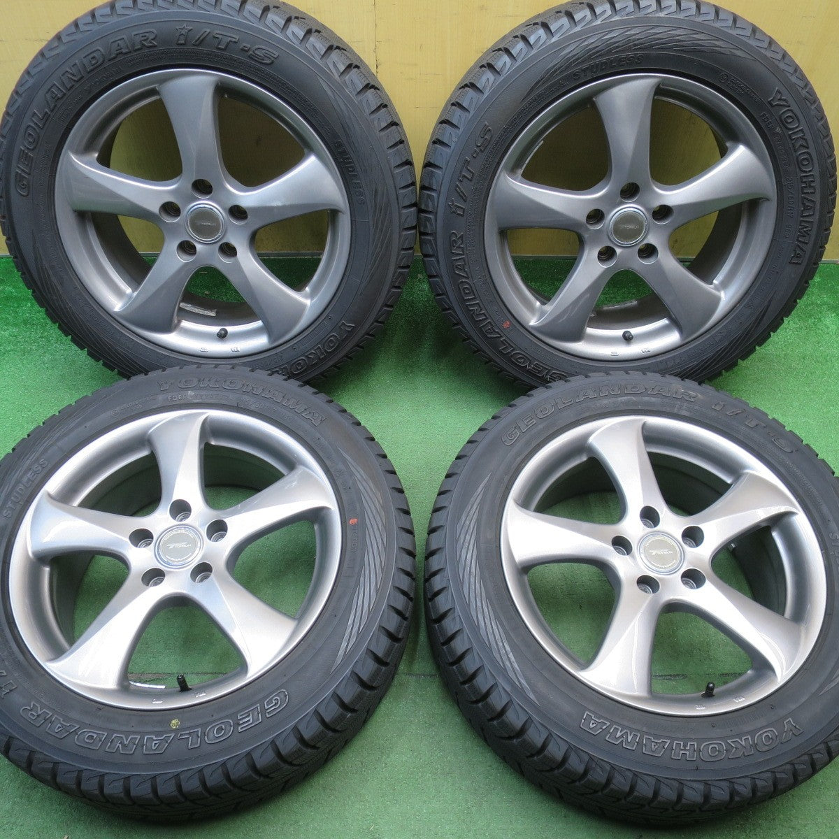 バリ溝！23年！キレイ！9.5分★スタッドレス 215/60R17 ヨコハマ ジオランダー i/T-S TOPRUN トップラン 17インチ PCD114.3/5H★6042703NJス