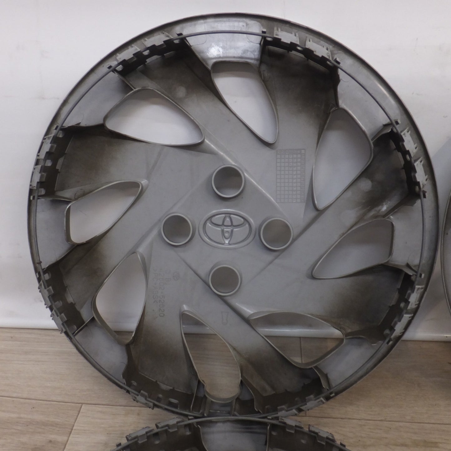 [送料無料] ★トヨタ TOYOTA 純正 アクア NHP10 ホイールカバー 42602-52620 15インチ 4枚★