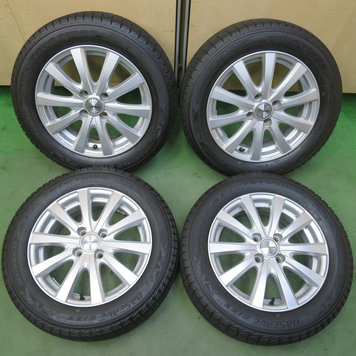 バリ溝！24年！キレイ！ほぼ10分◎スタッドレス 185/60R15 トーヨー オブザーブ GIZ3 ravrion RS01 ラブリオン 15インチ PCD100/4H◎6090909イス