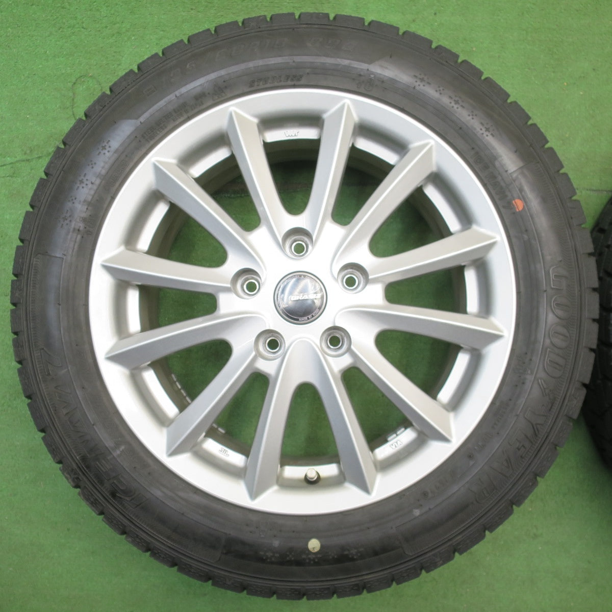 バリ溝！22年！キレイ！9.5分以上★スタッドレス 195/60R16 グッドイヤー アイスナビ7 QRASIZ VS6 KOSEI クレイシズ 16インチ PCD114.3/5H★6042704NJス