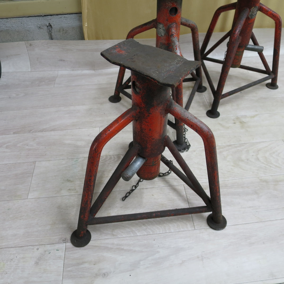 [送料無料] 4点まとめ売り◆馬 ジャッキ ウマ うま ジャッキ  メーカー 型式 不明 工具 ジャッキスタンド 自動車整備 車検 タイヤ交換 等に 現状品◆