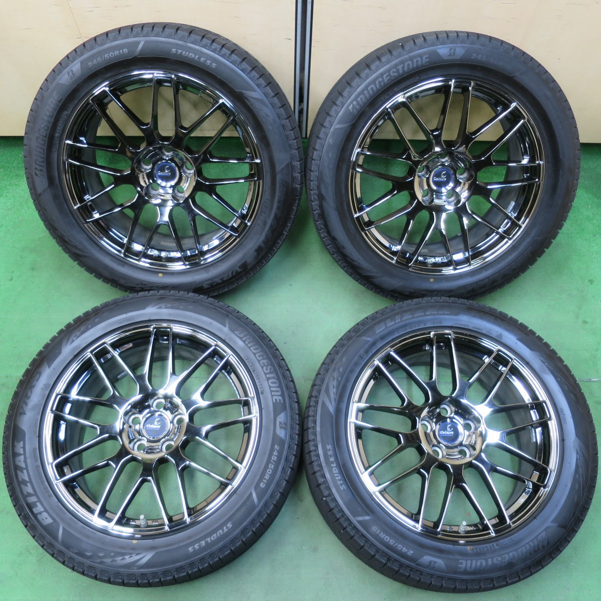 センサー付！バリ溝！22年！キレイ！9.5分★レクサス 等 Delmore 245/50R19 スタッドレス ブリヂストン ブリザック VRX3 デルモア 19インチ PCD120/5H★5042506イス