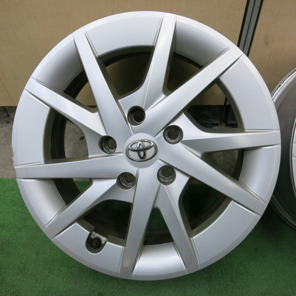 キレイ★トヨタ プリウスα 純正 ホイール 16インチ 16×6.5J PCD114.3/5H★5040106ナホ