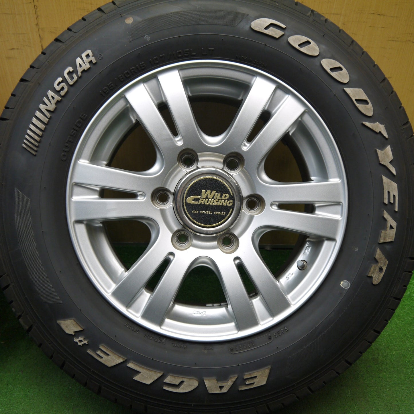 バリ溝！キレイ！9分★195/80R15 107/105L グッドイヤー イーグル #1 ナスカー ホワイトレター WILD CRUISING 4X4 ワイルド クルージング 4×4 PCD139.7/6H★5050205Hノ
